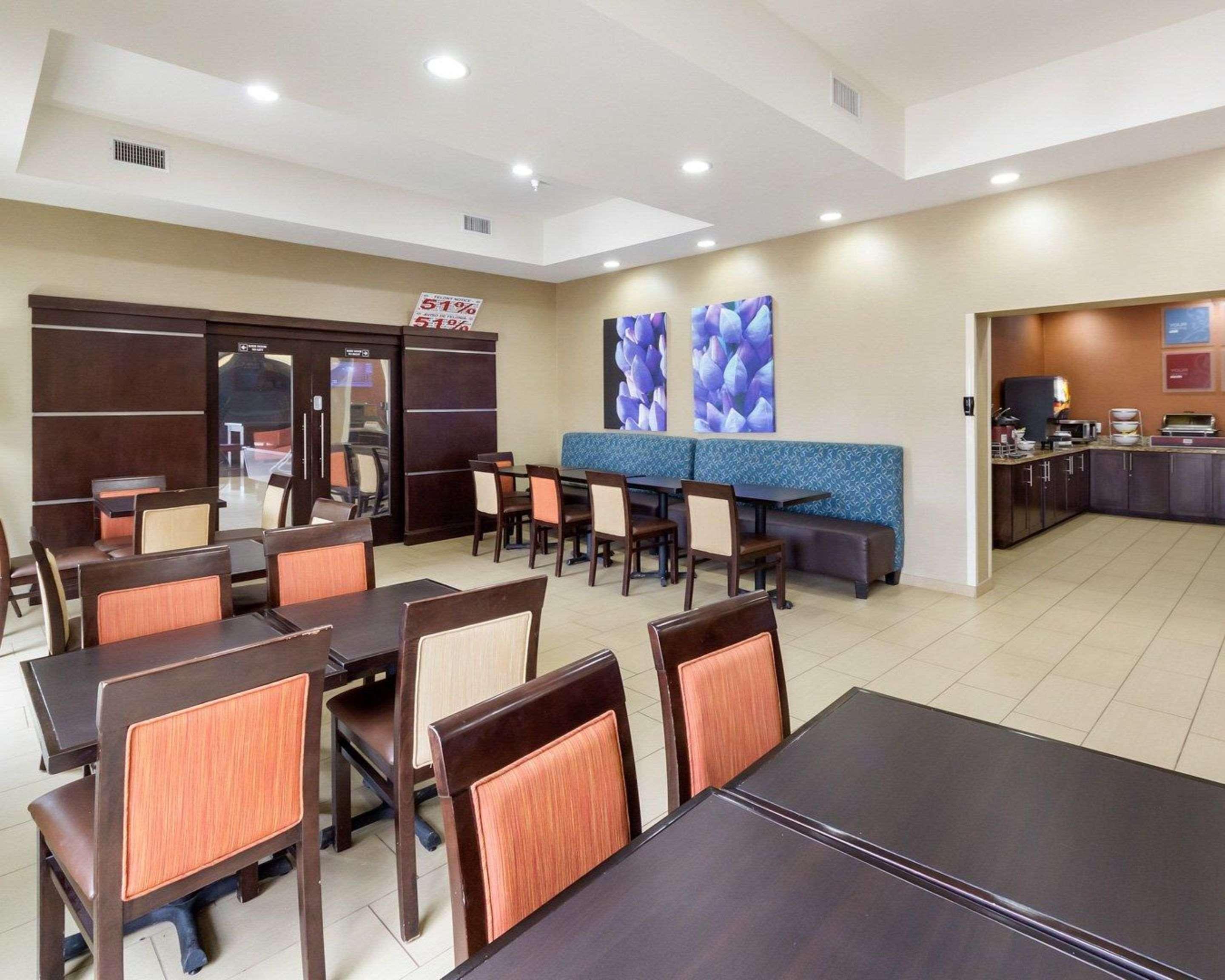 Restaurant Comfort Suites Cotulla near I-35