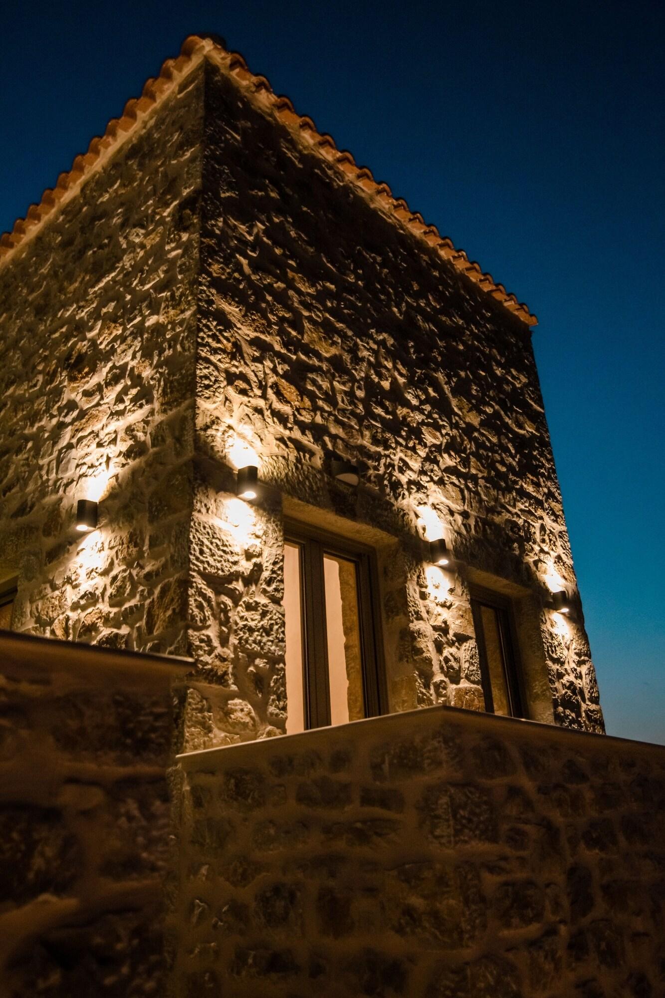 Vista Exterior Mani Luxury Suites