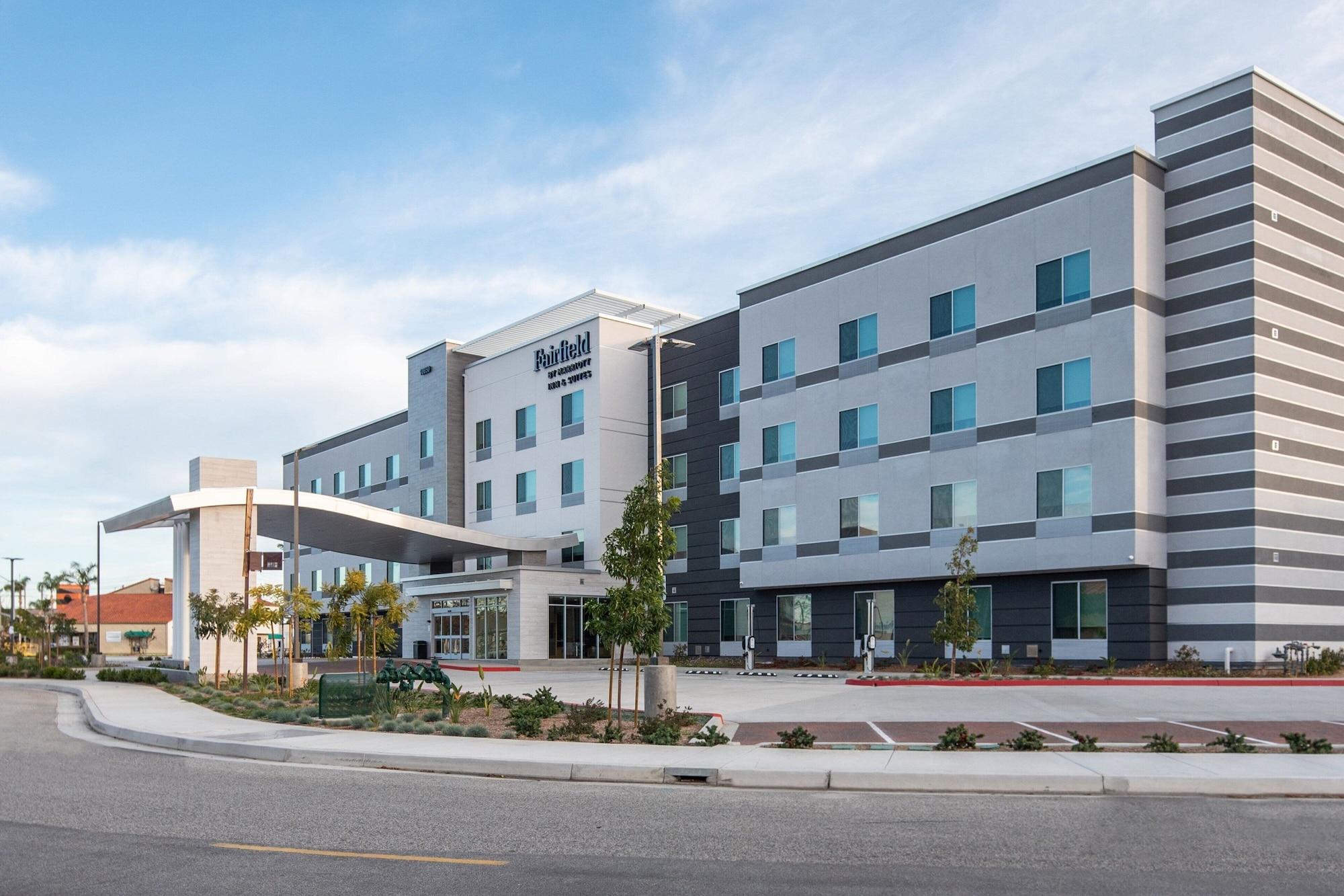 Vista Exterior Fairfield Inn & Suites by Marriott Anaheim Los Alamitos