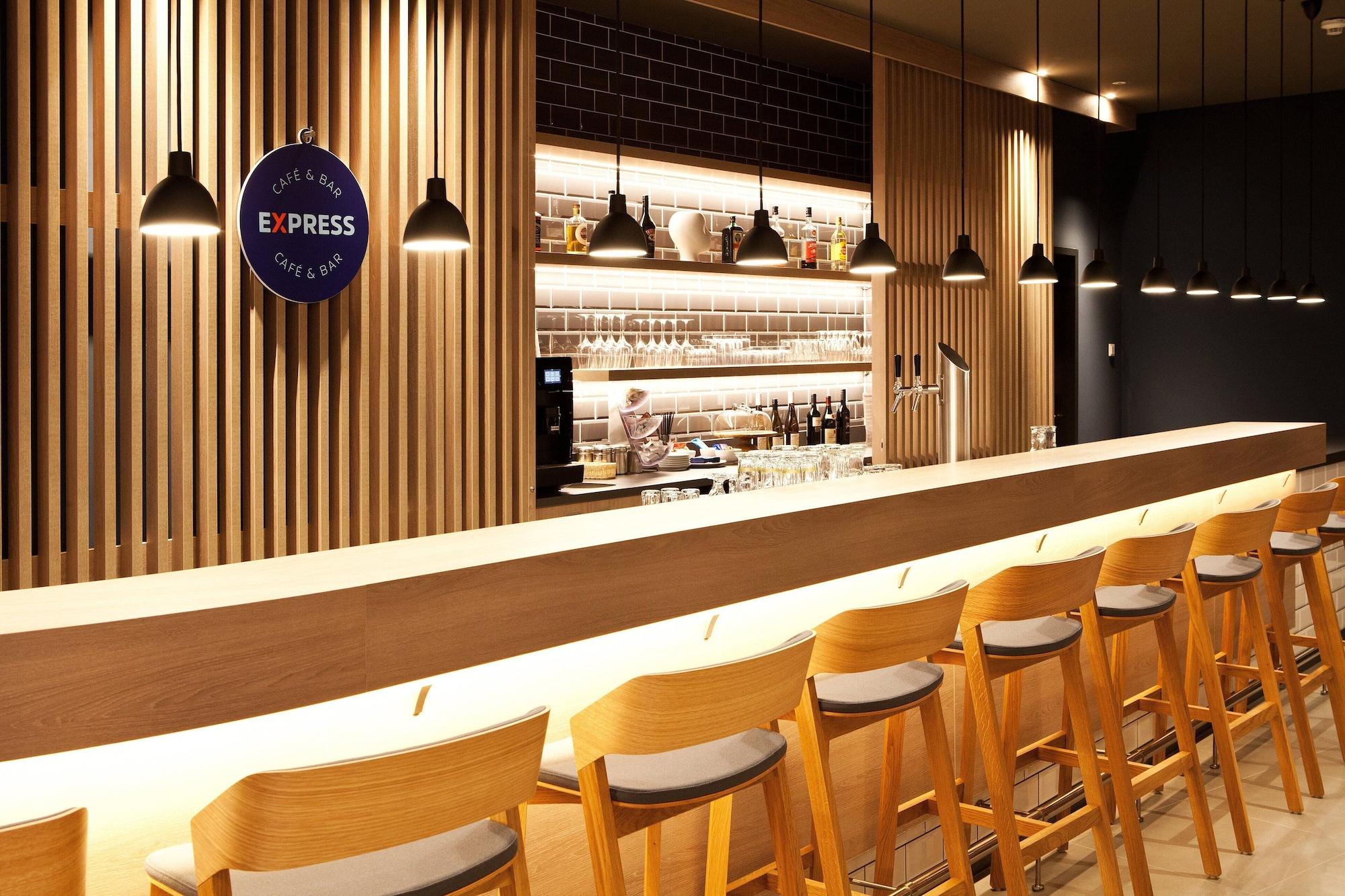 Bar/Salón Holiday Inn Express Offenburg by IHG