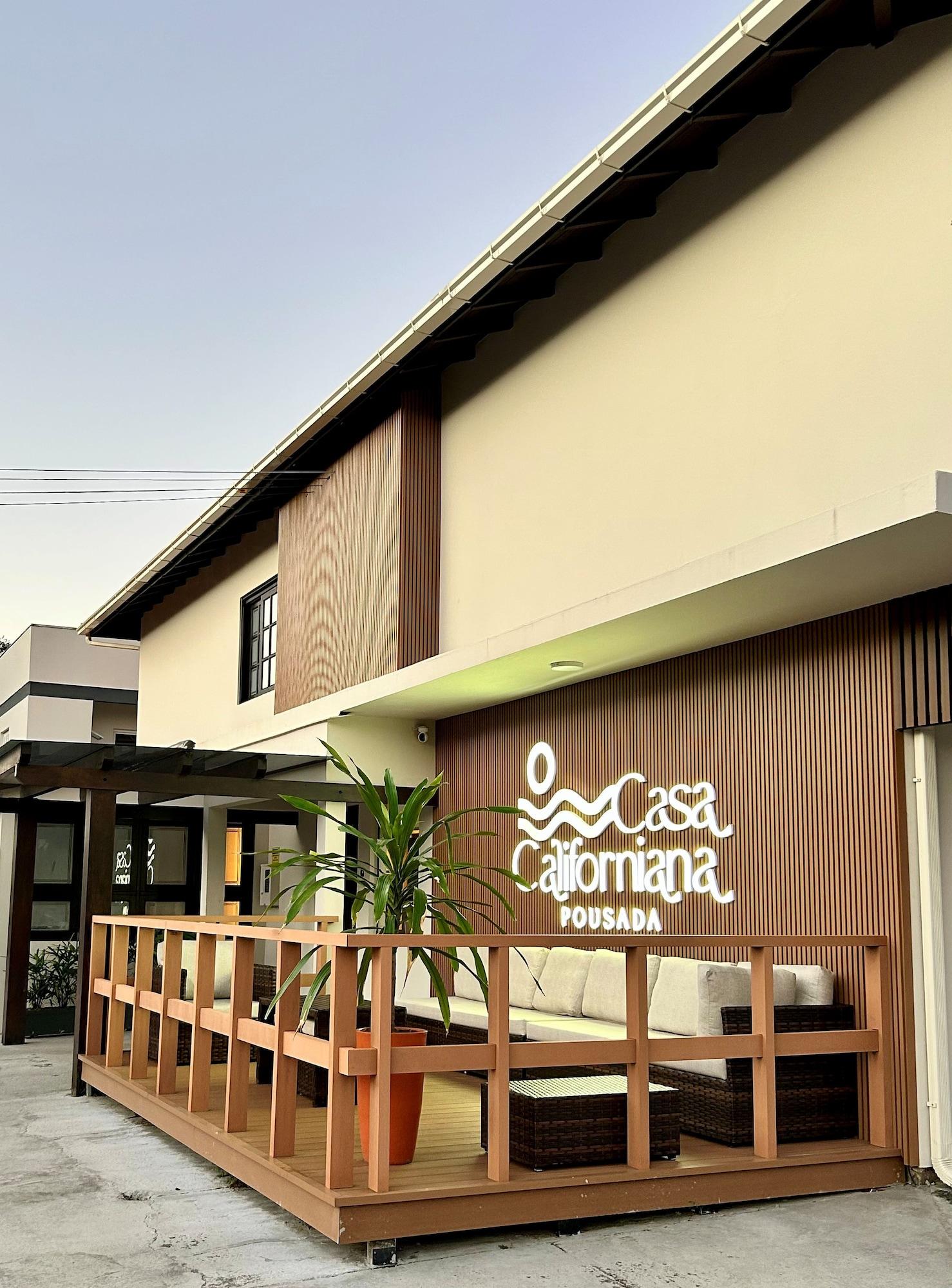 Vista Exterior Pousada Casa Californiana
