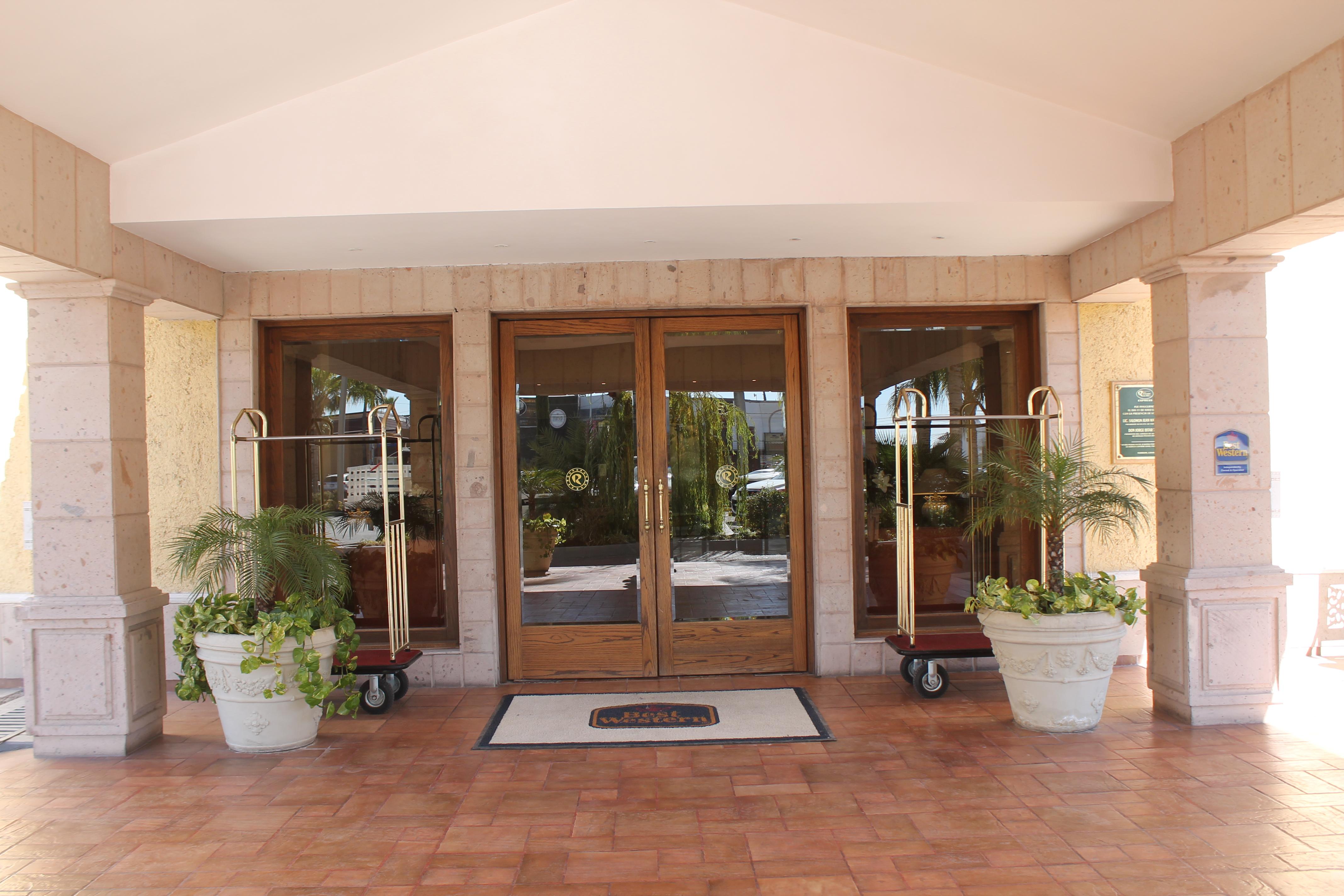 Vista Exterior Best Western Hotel Posada Del Rio Express