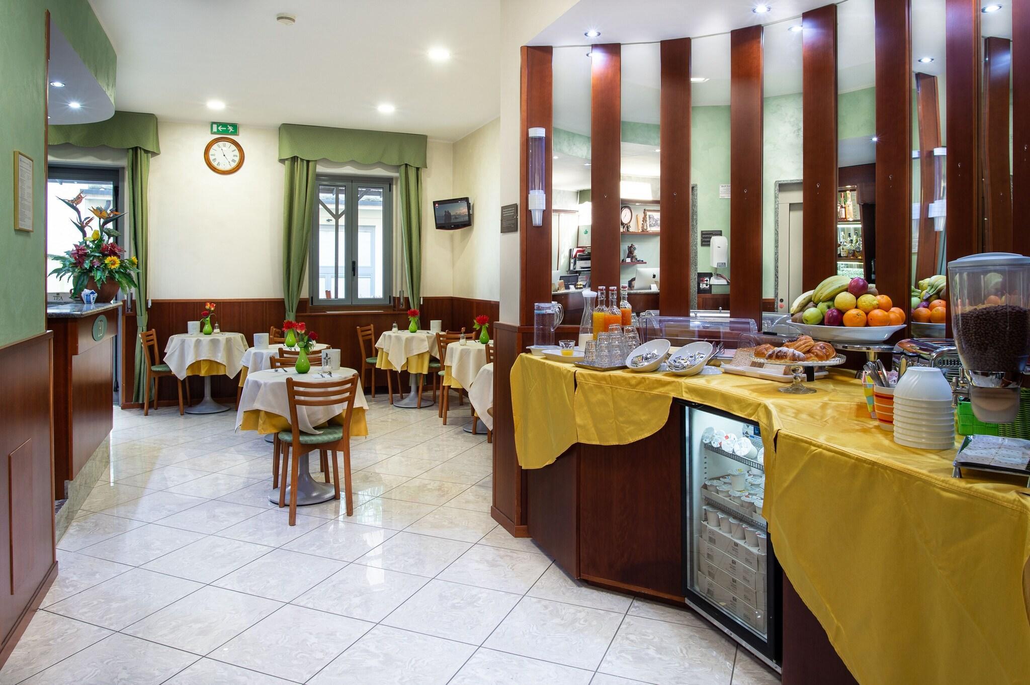 Bar/Salón Hotel Dorè