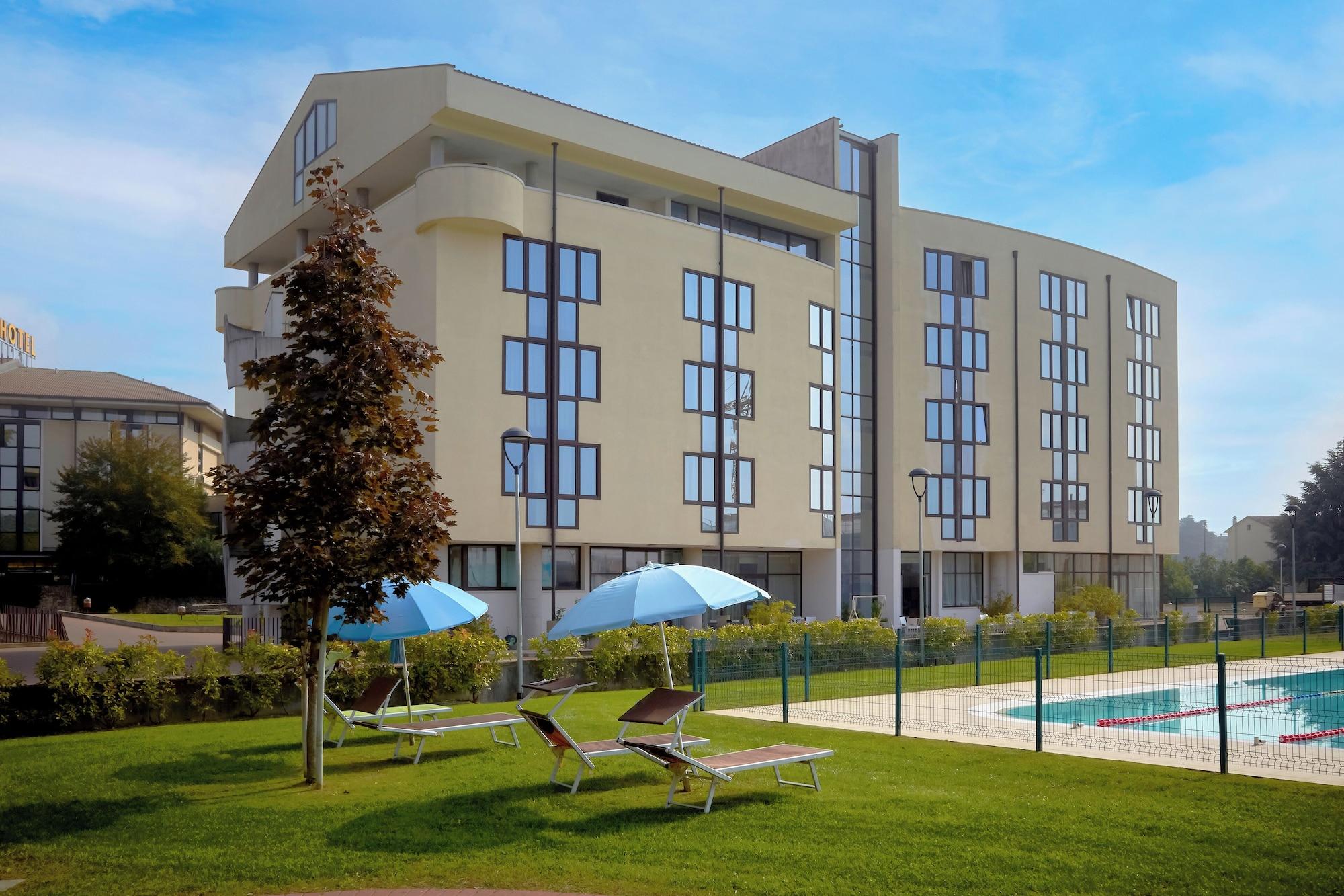 Vista Piscina Kona Hotel Verona