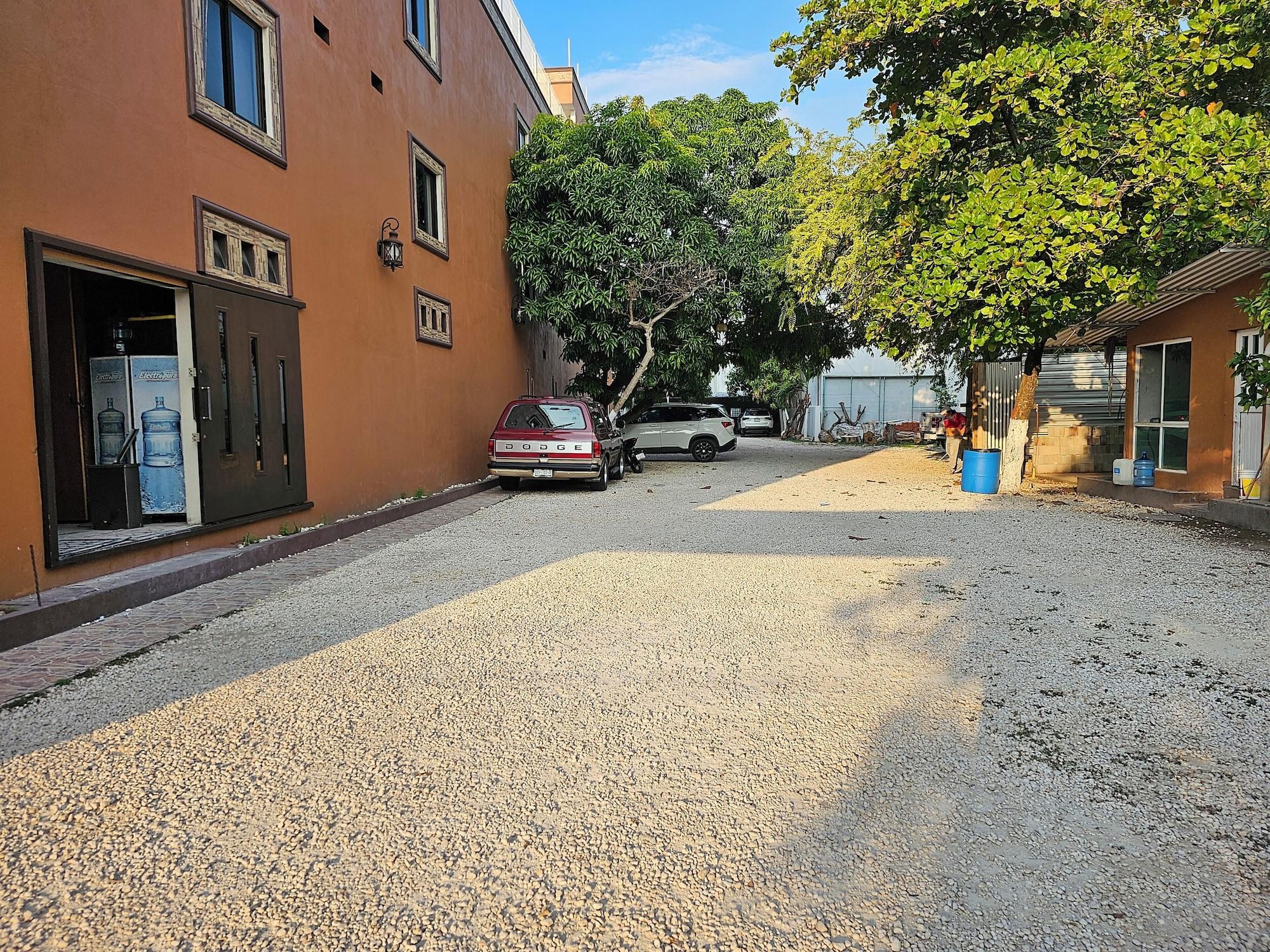 Vista Exterior Hotel Yaakun Yaab