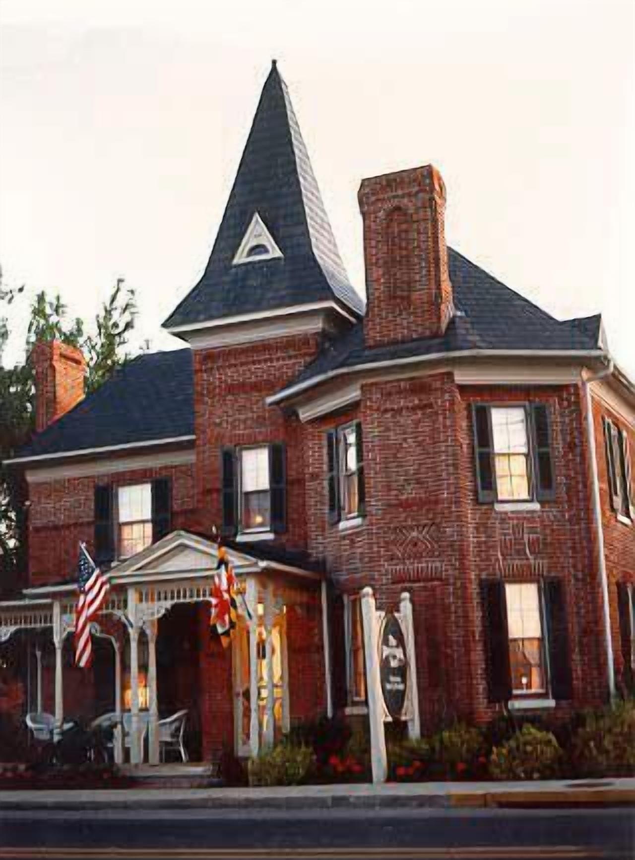 Vista Exterior Parsonage Inn