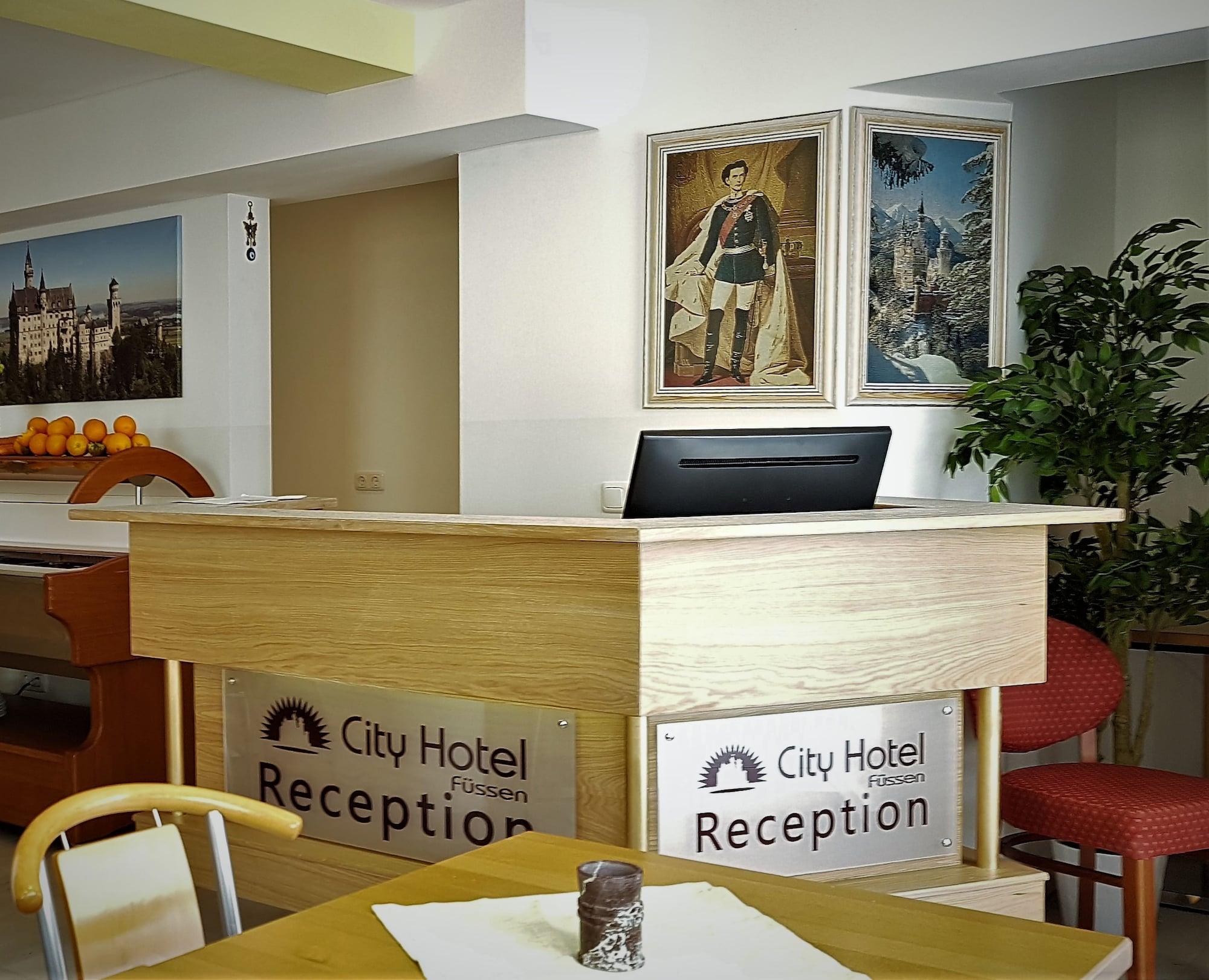 Vista Lobby Garni City Hotel