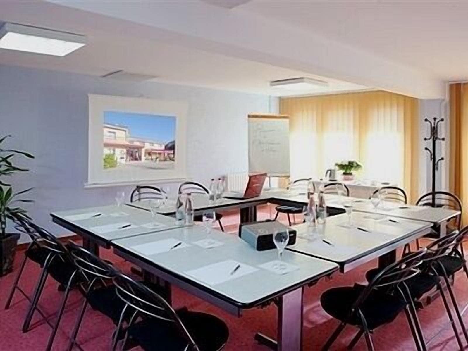Sala de Reuniones Hôtel CARRER Le Rhien