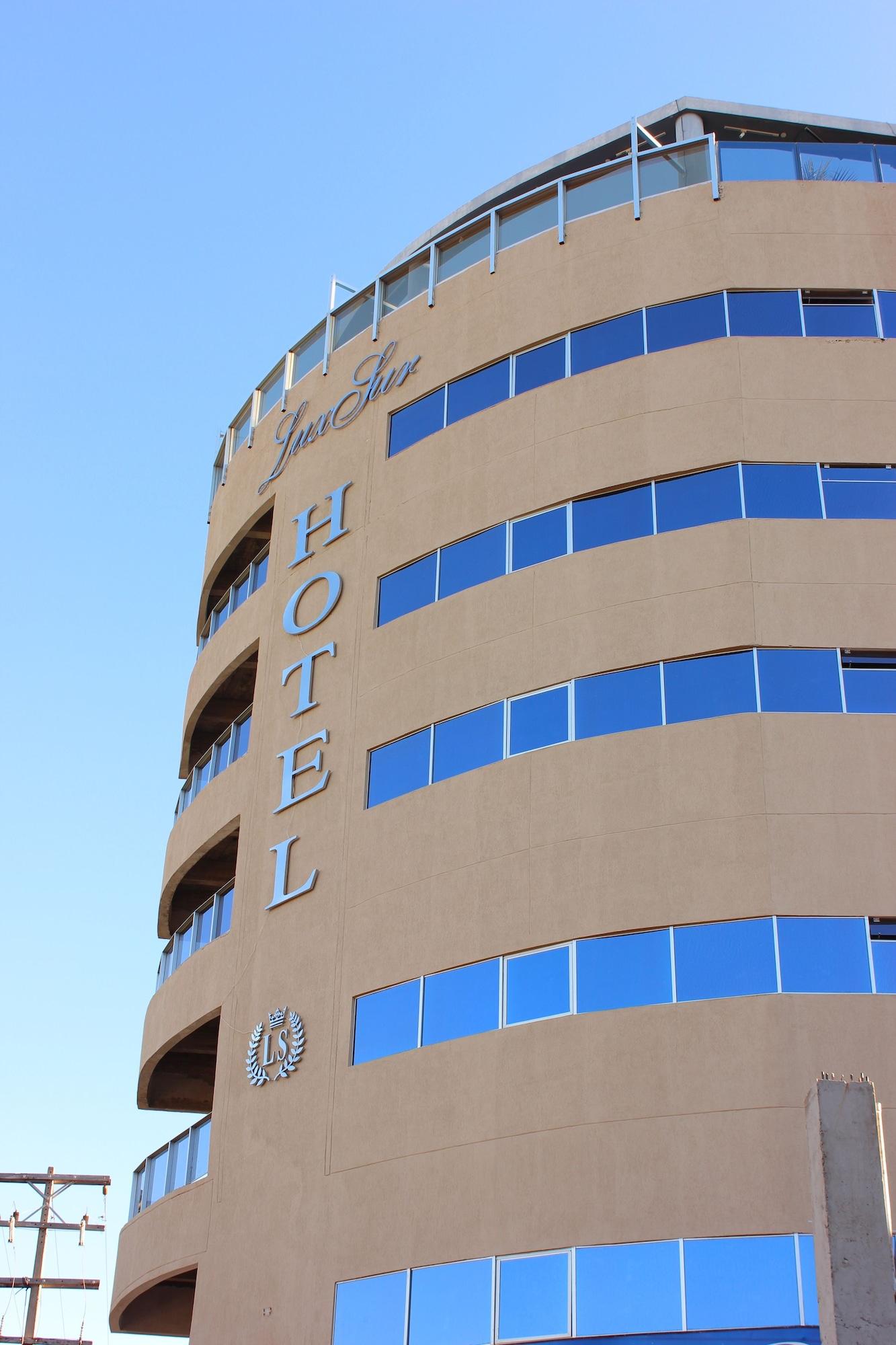 Vista Exterior Hotel Luxsur