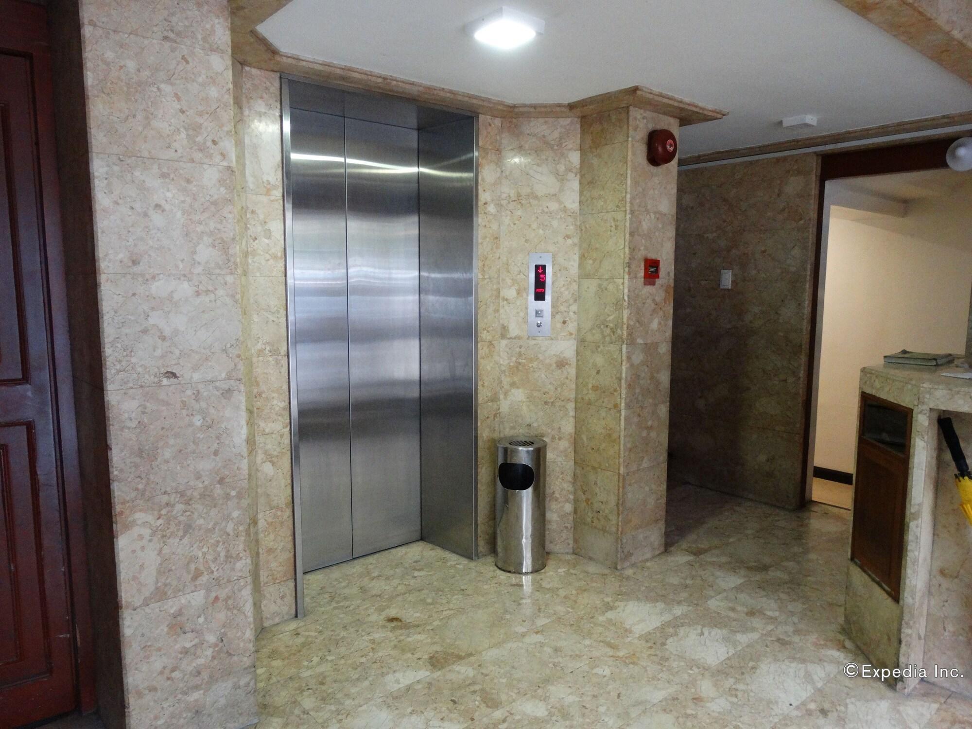 Instalaciones Recreativas Ralph Anthony Suites