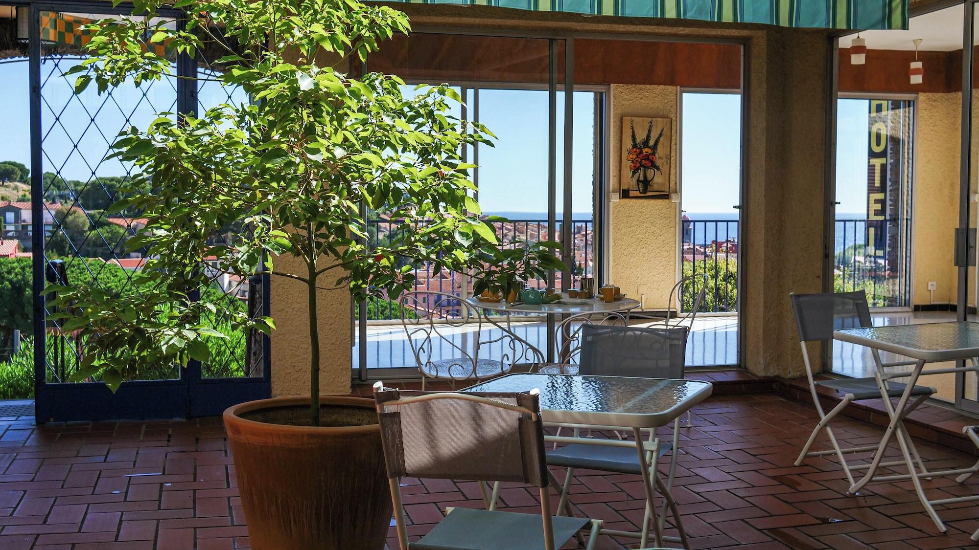 Vista Exterior Hôtel Ambeille