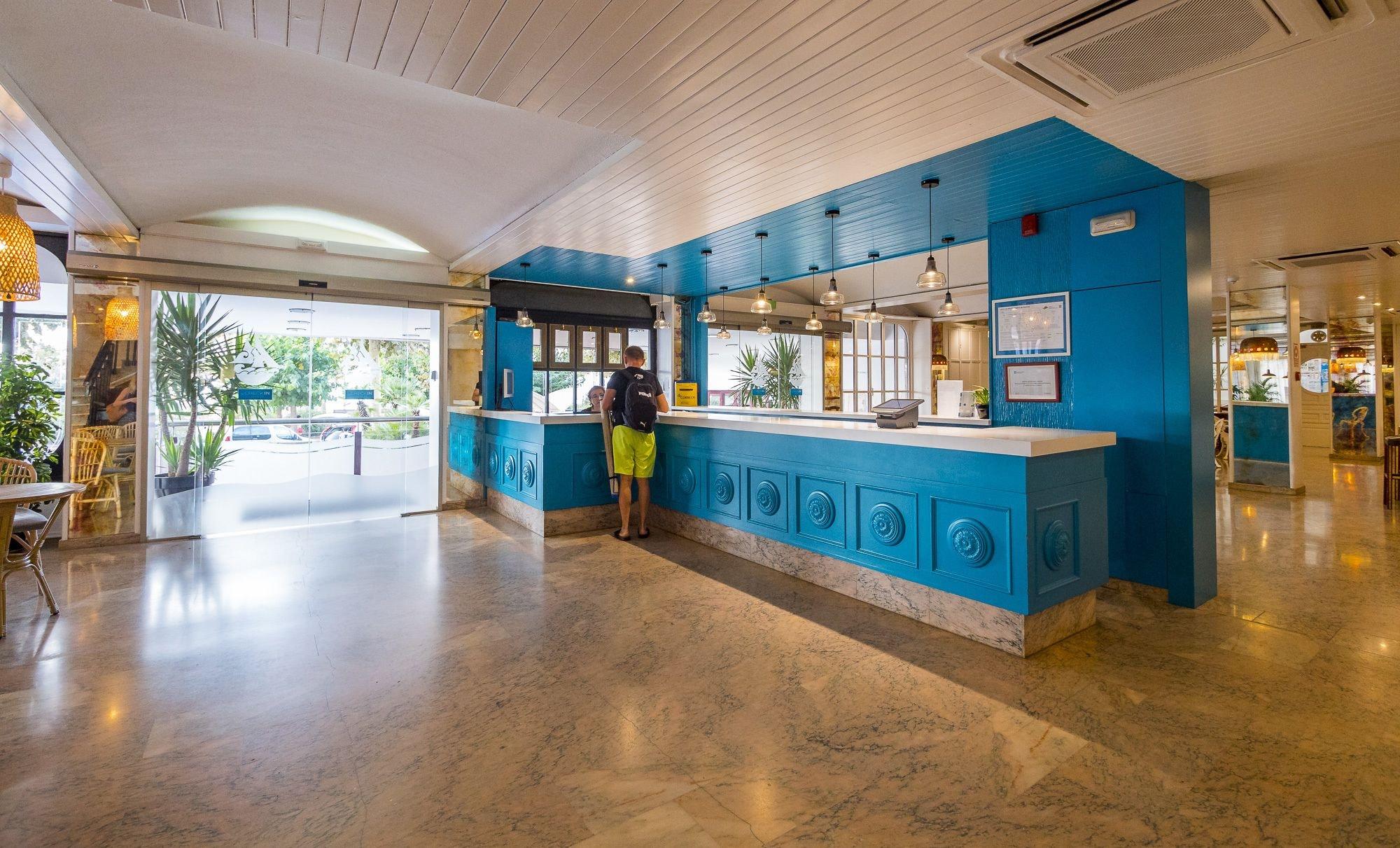 Vista Lobby Checkin Garbí