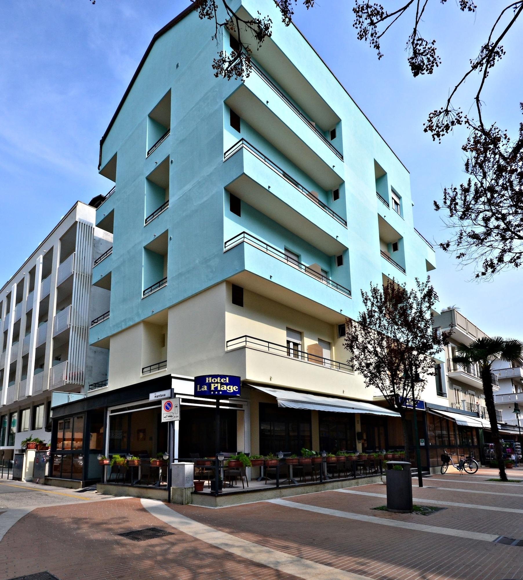 Vista Exterior Hotel La Plage