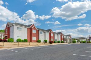 Alojamiento - Clarion Pointe Staunton East