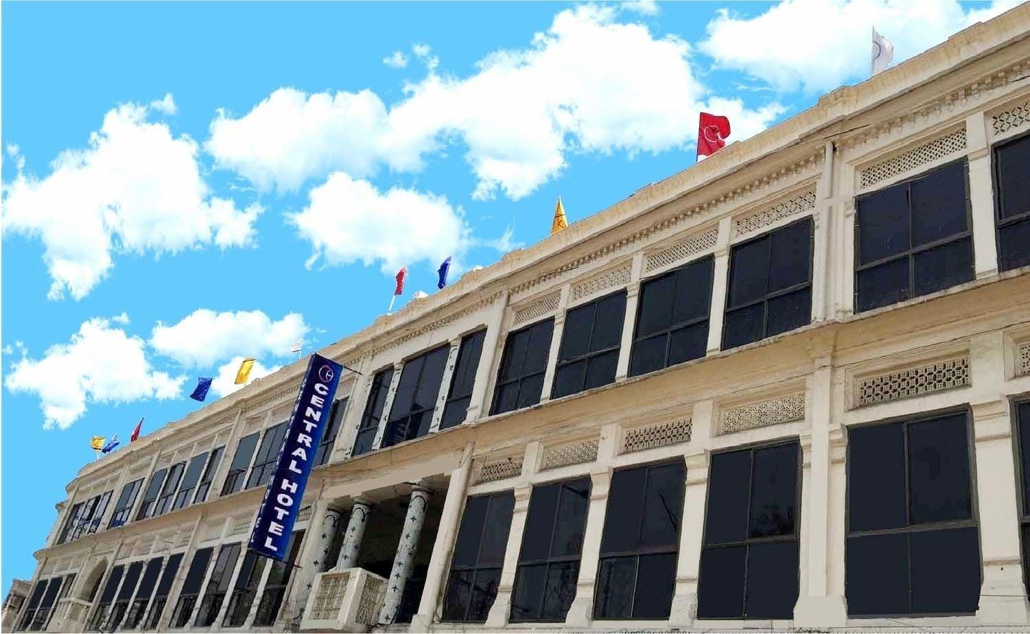 Varios Central Hotel
