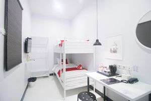 Alojamiento - RedDoorz Plus @ Manokwari City Center