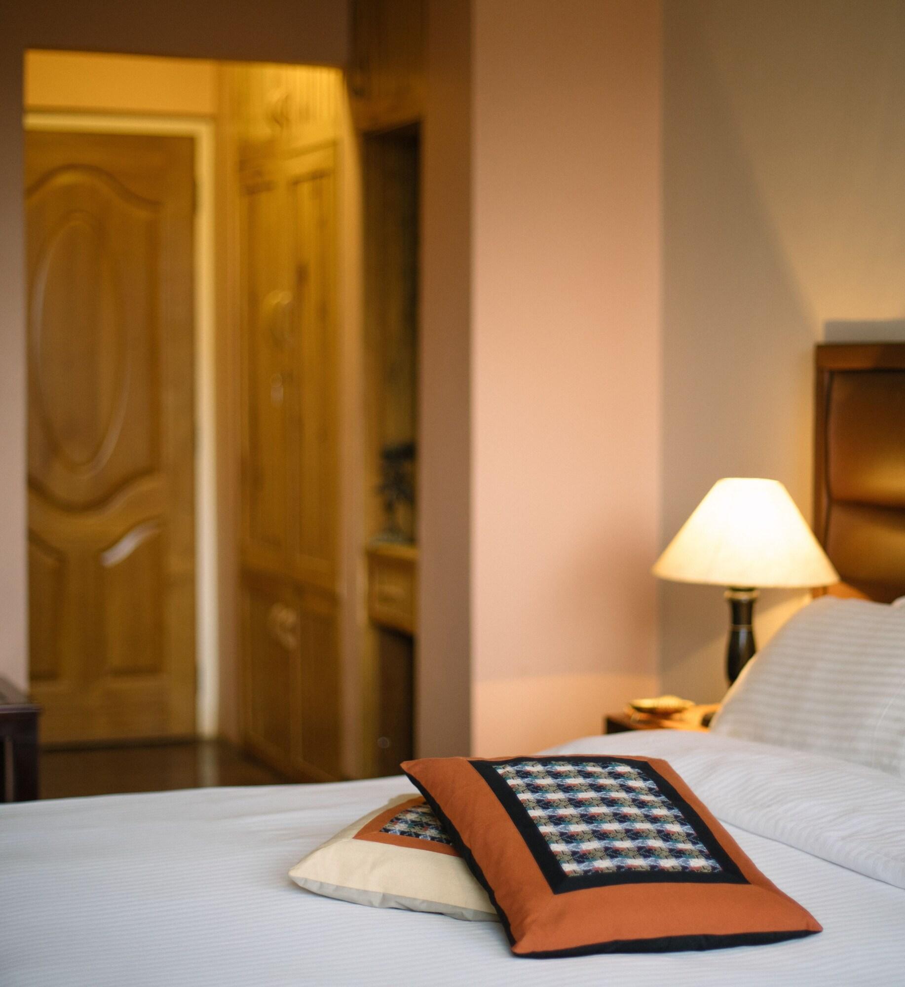 Varios Tajaa Pha The Heritage Home