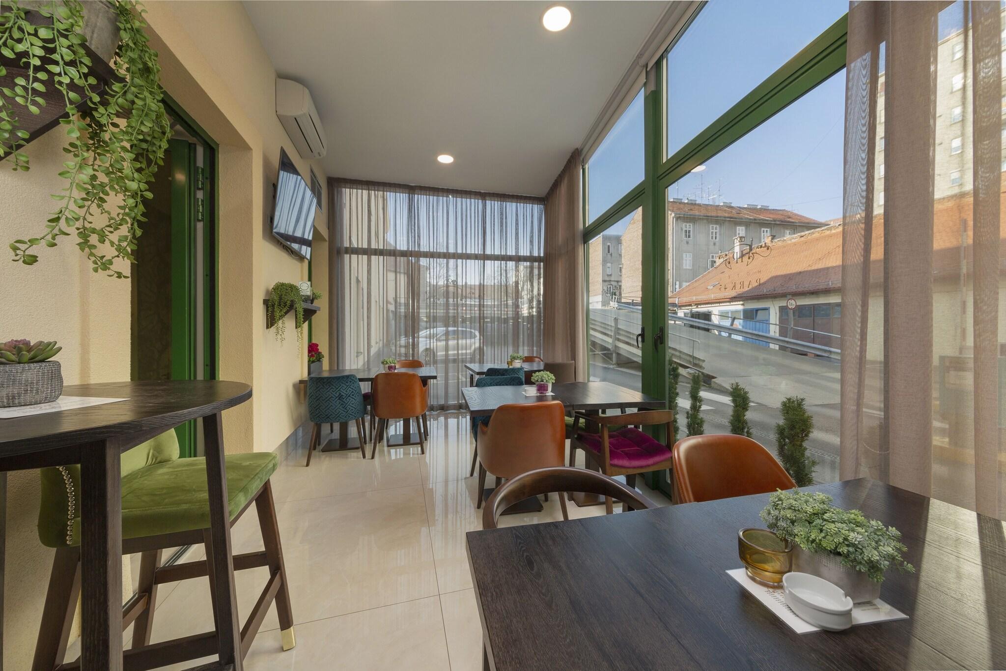 Varios Hotel Park 45