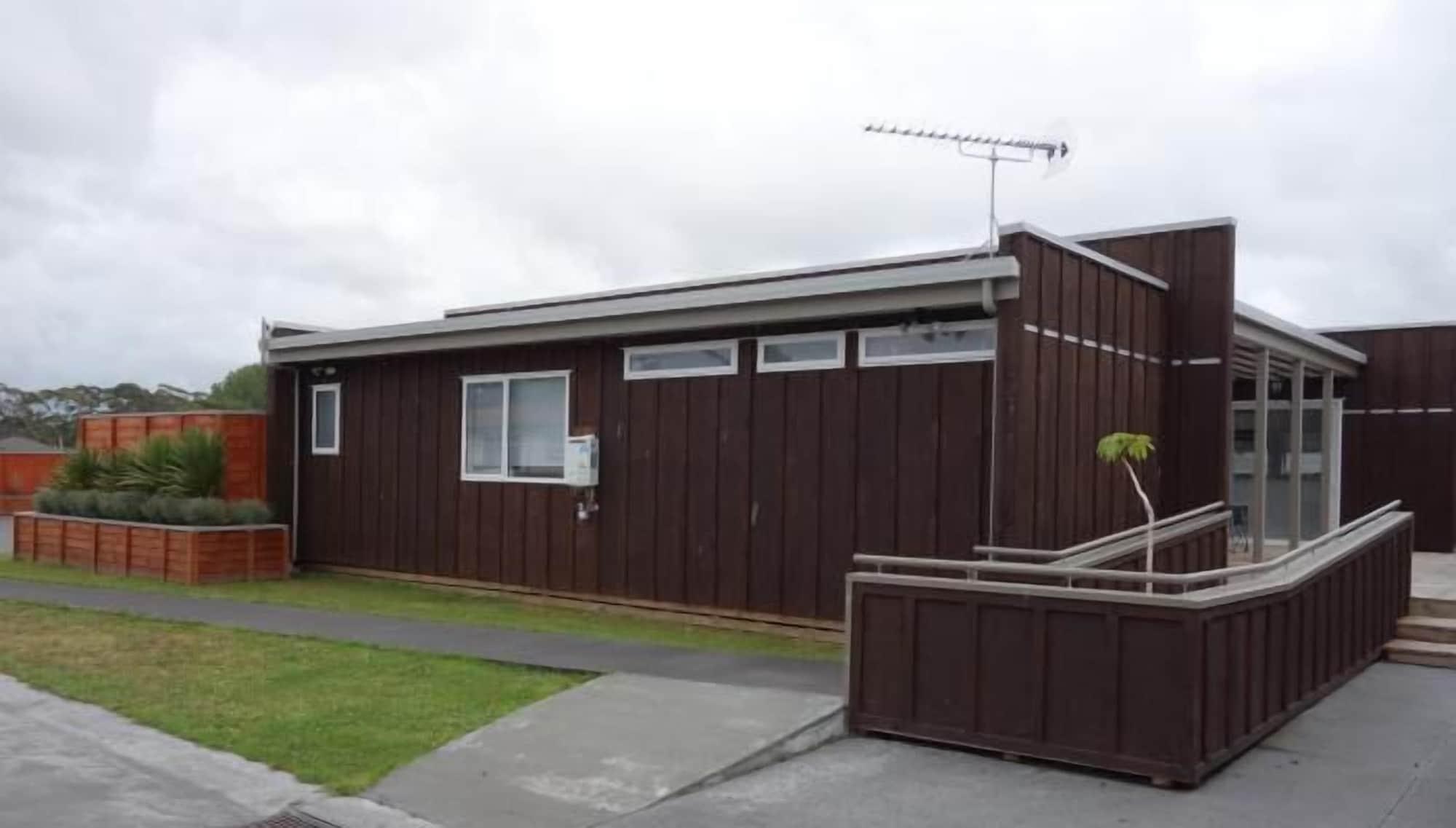 Varios Parakai Springs Lodge