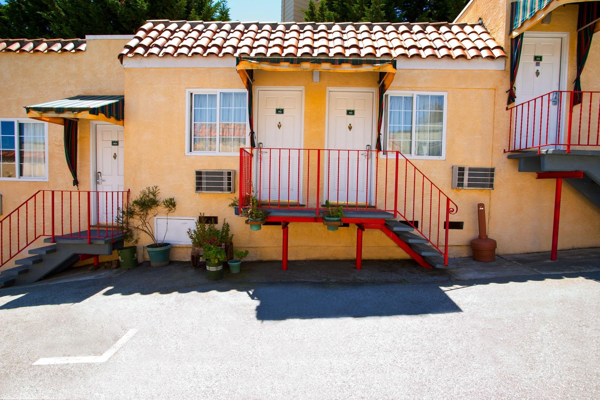 Vista Exterior Alpine Inn And Suites