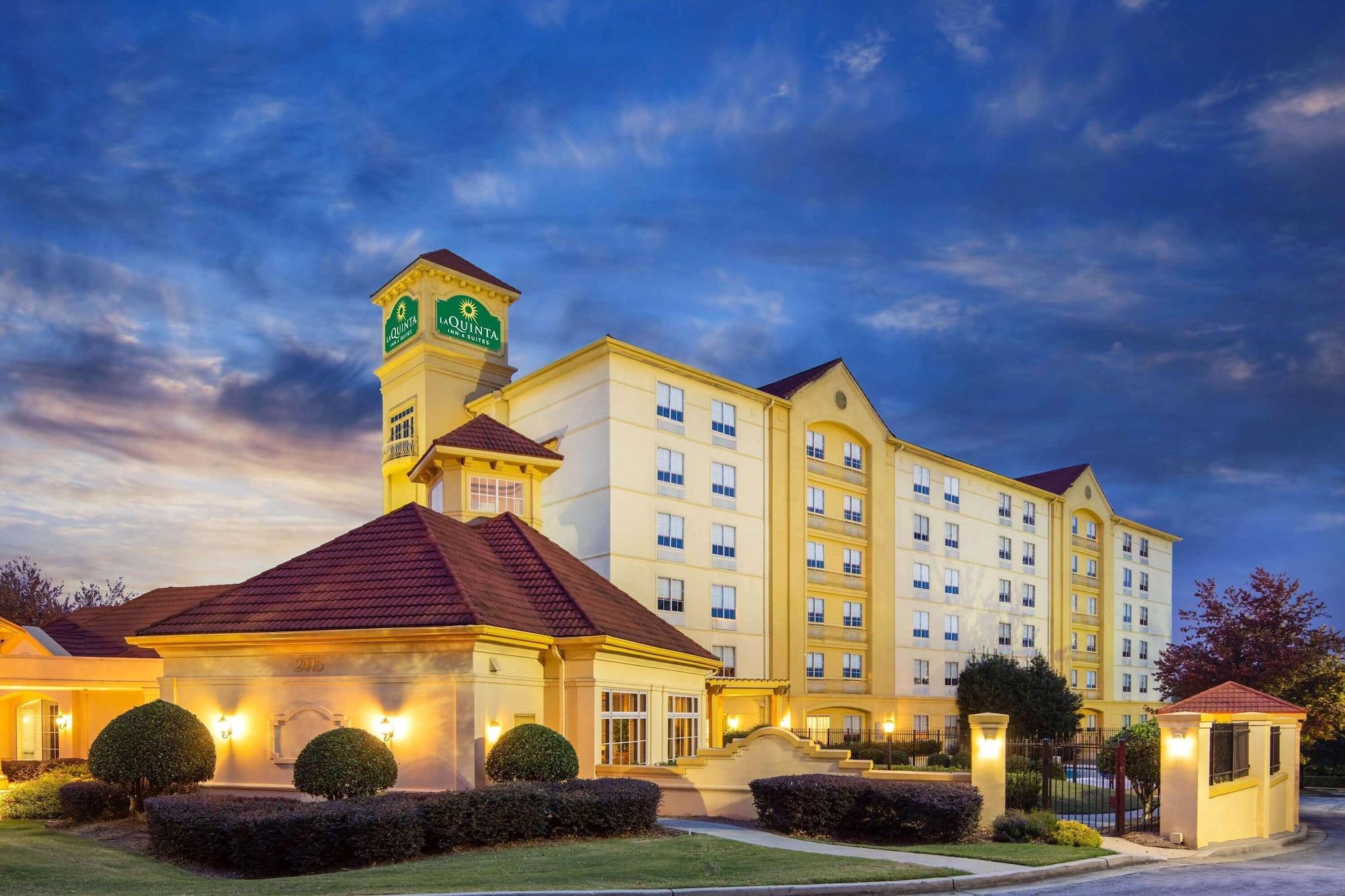 Vista Exterior La Quinta Inn & Suites by Wyndham Atlanta Ballpark/Galleria