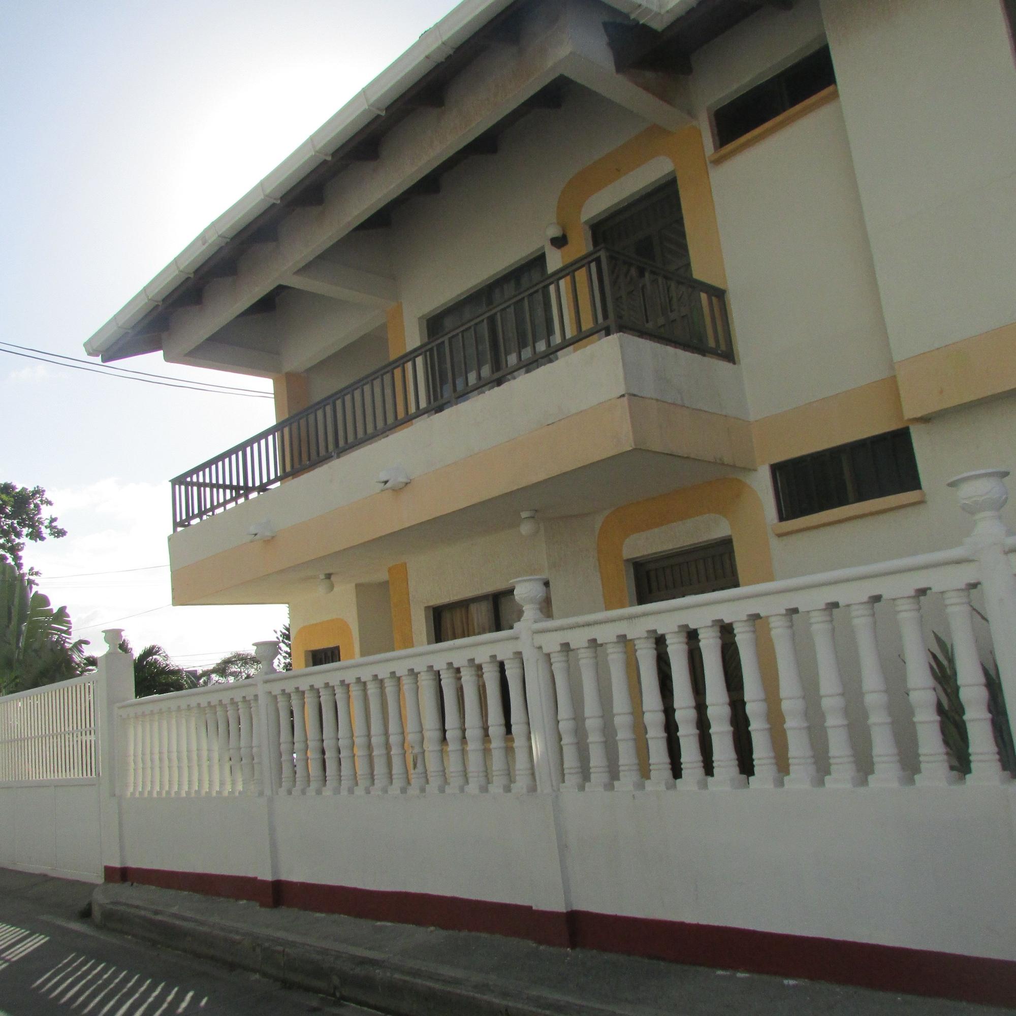 Vista Exterior Posada & Hostal Miss Marlly