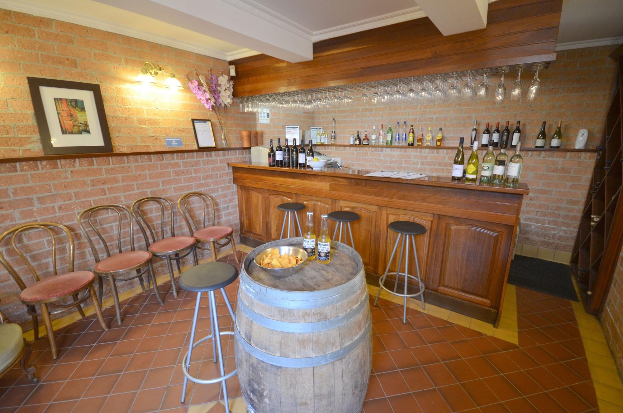 Bar/Salón Central Springs Inn
