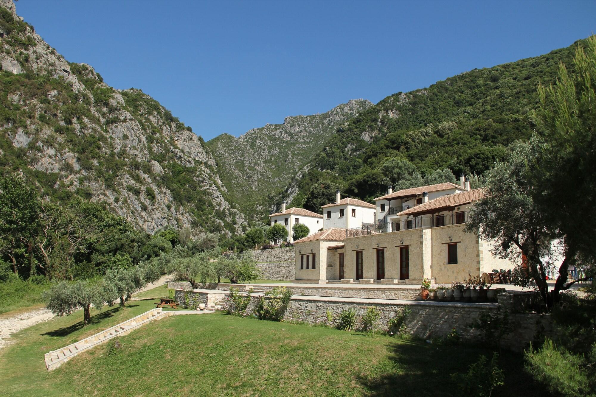 Vista Exterior Piges Hotel at Acheron Springs