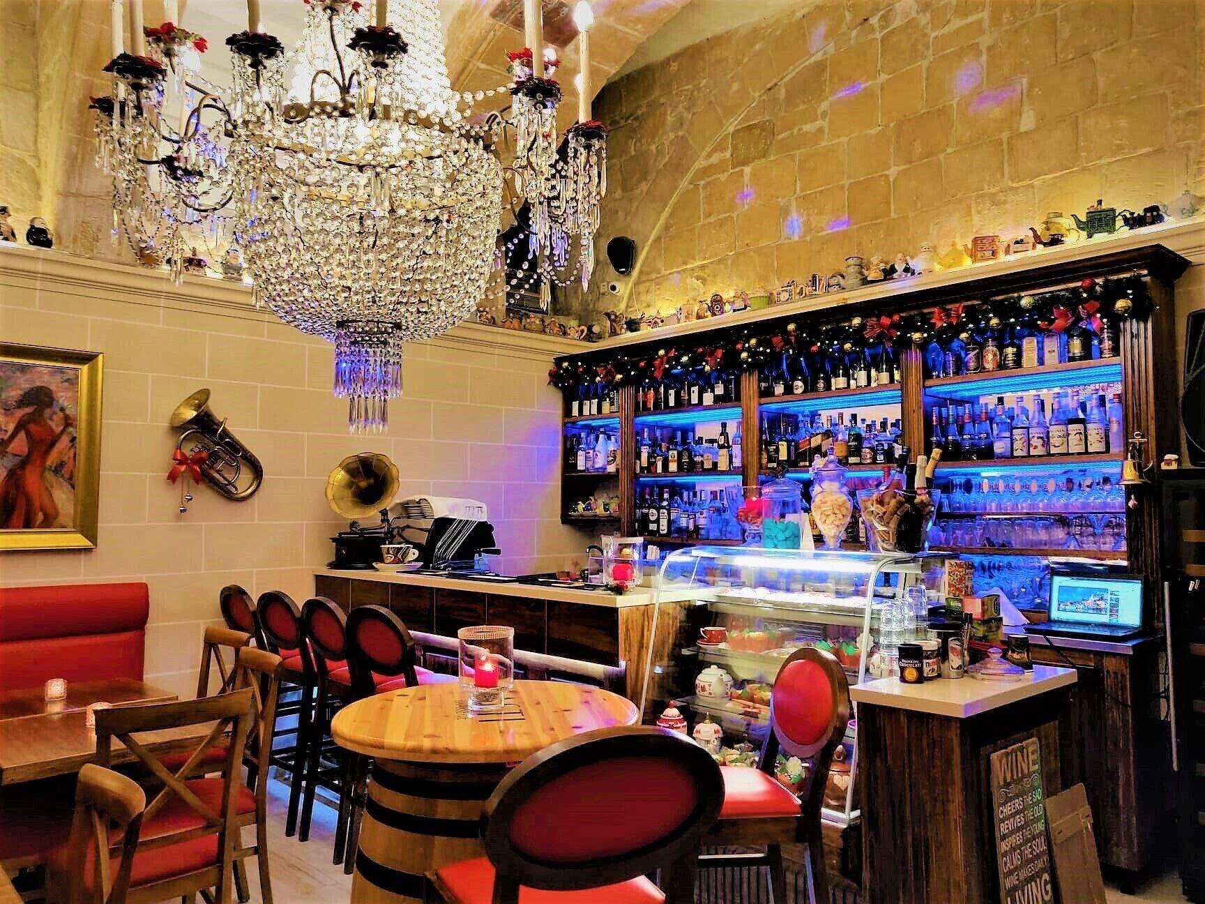 Bar/Salón Casa Asti