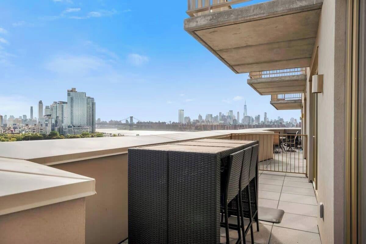 Vista Exterior The Quay Brooklyn NYC