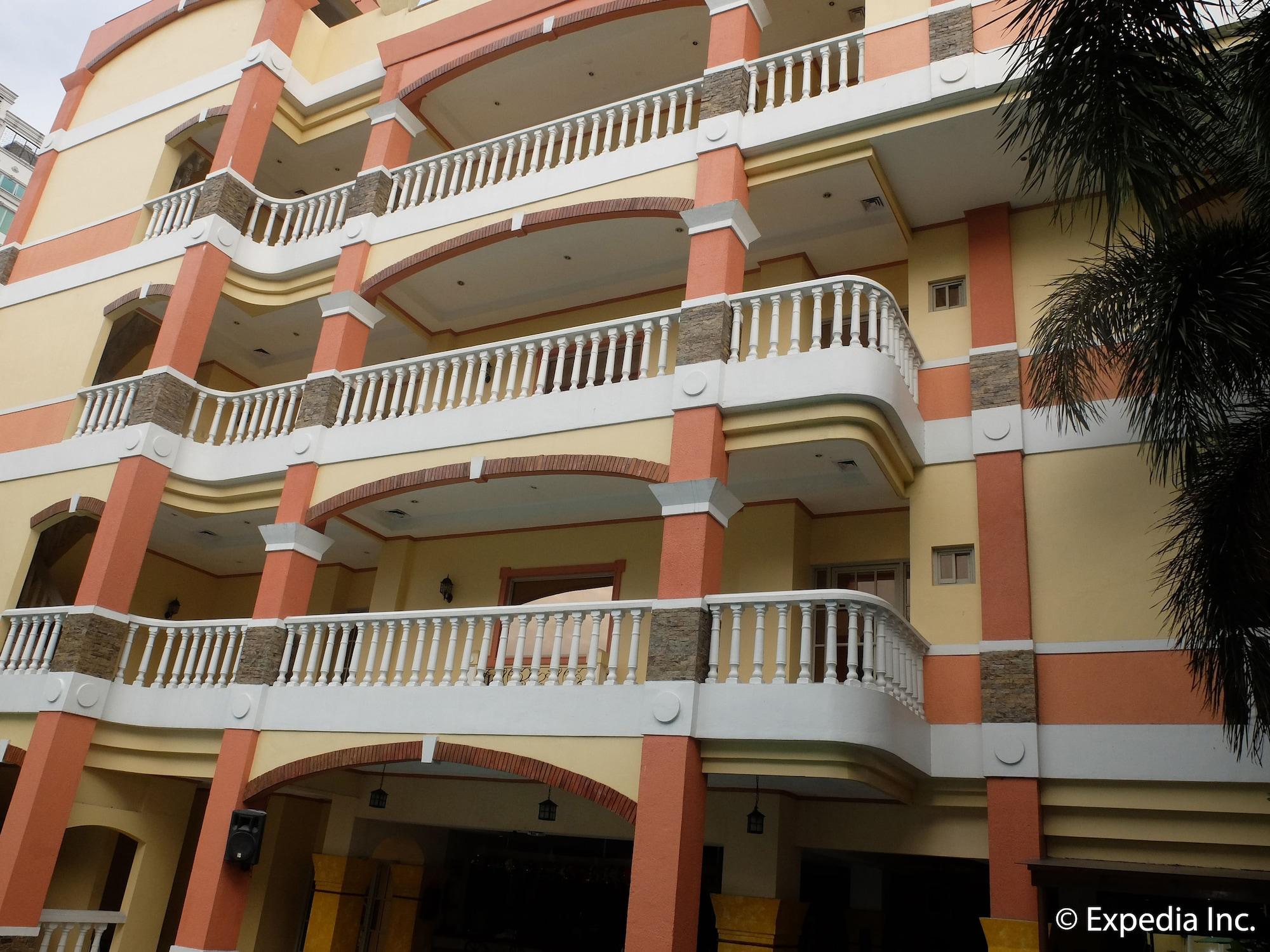 Vista Exterior Pacific Breeze Hotel and Resort