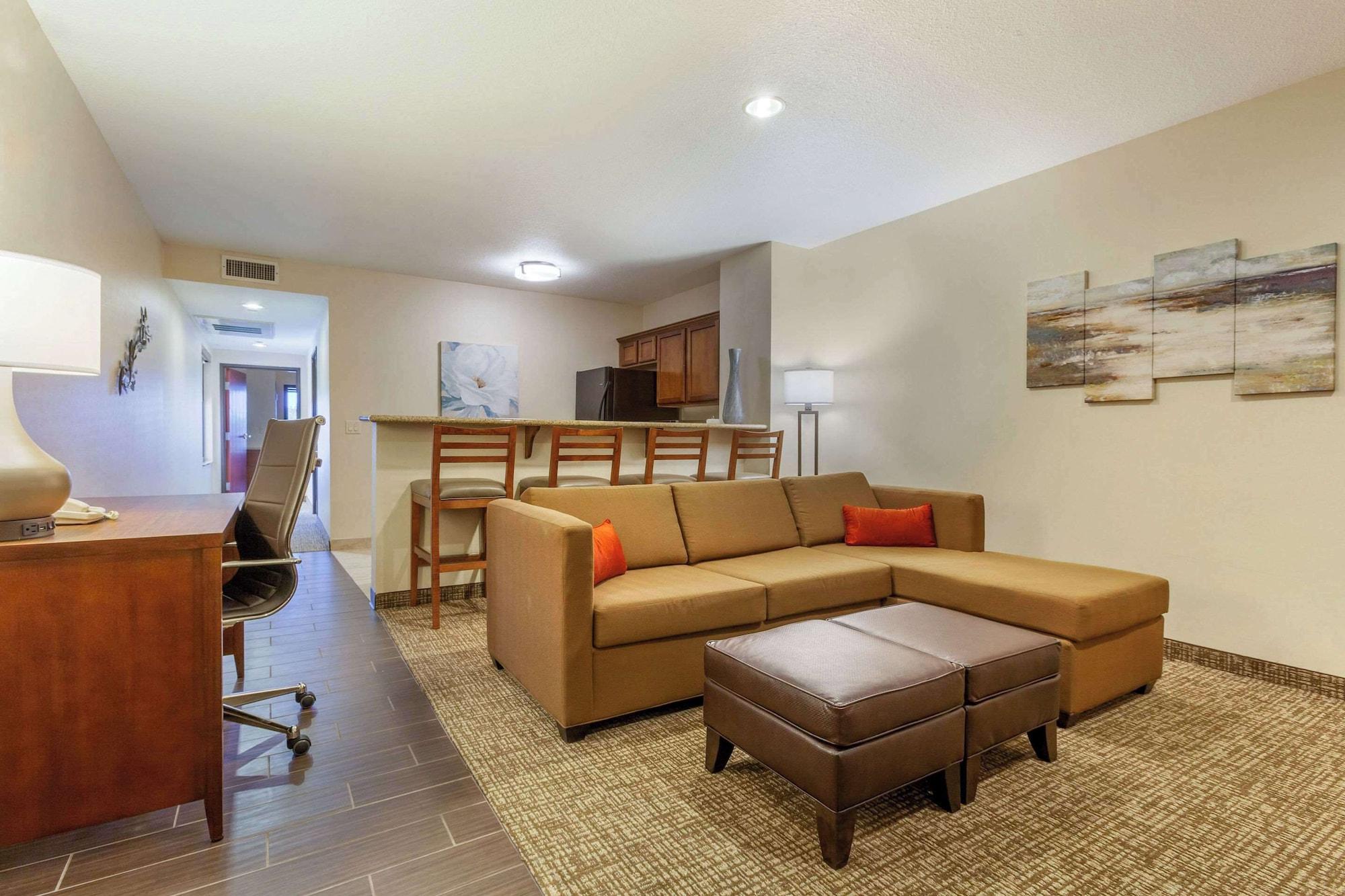 Habitación Comfort Suites Glendale - State Farm Stadium Area