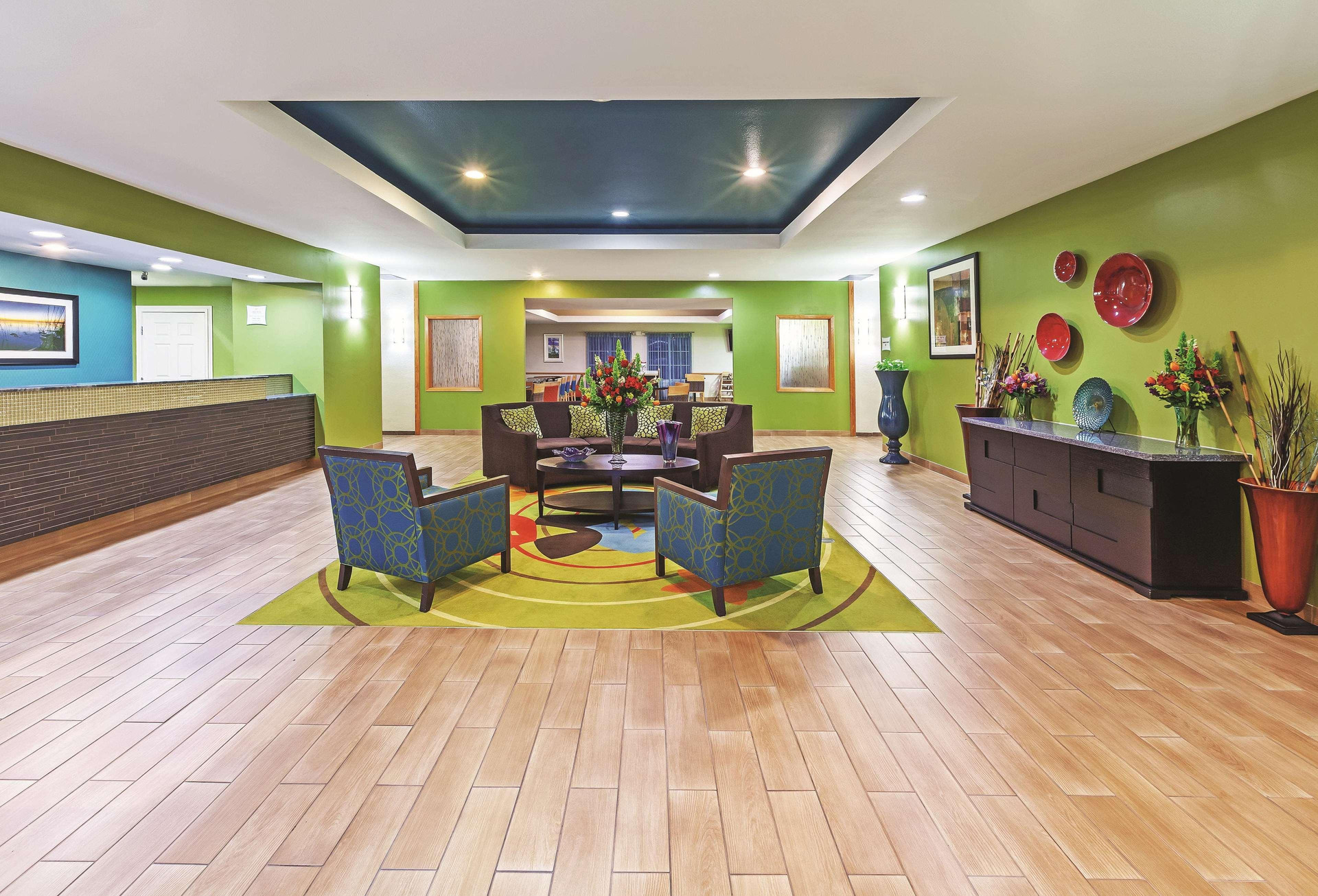 Vista Lobby La Quinta Inn & Suites by Wyndham Paris