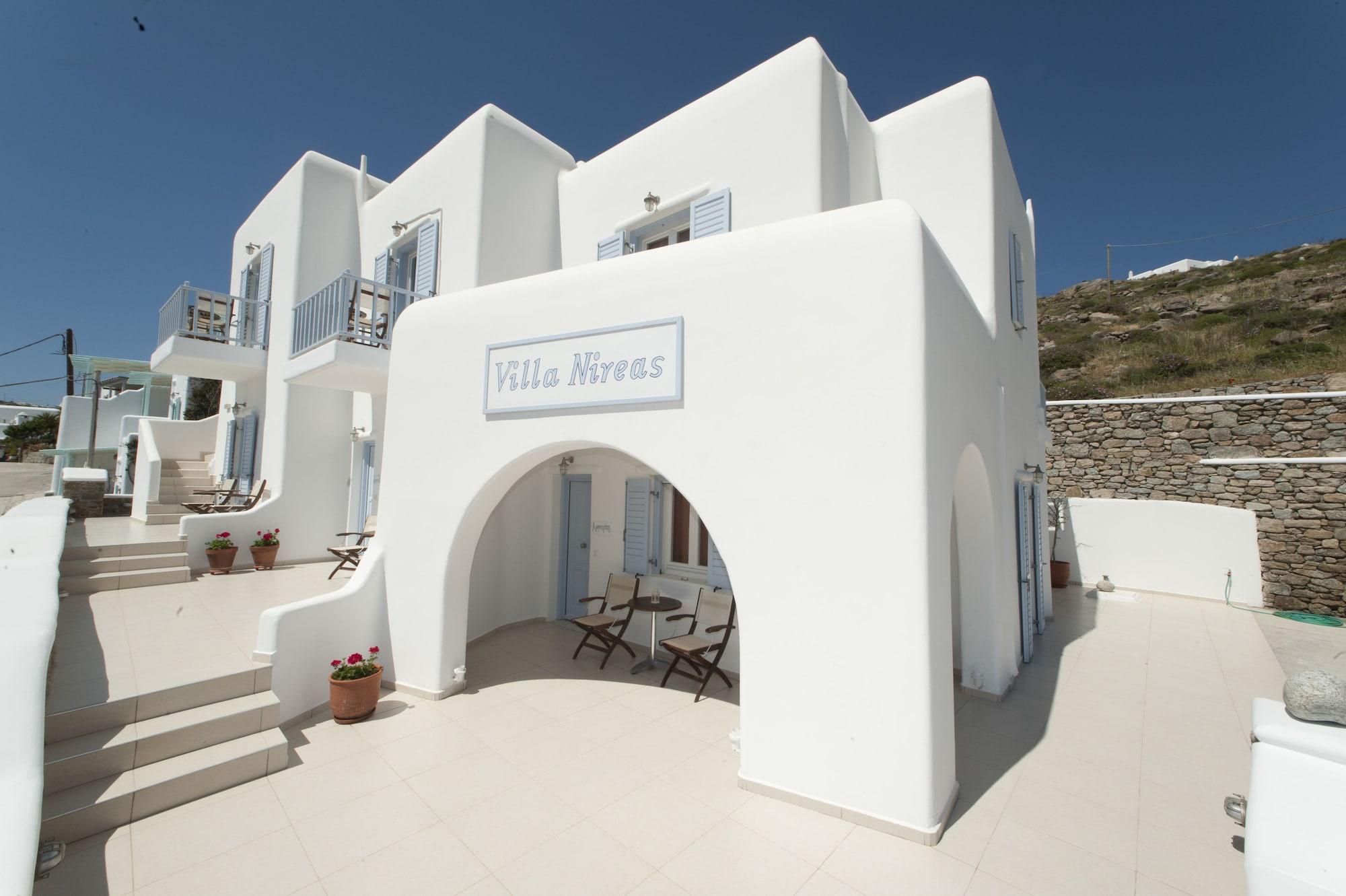 Vista Exterior Villa Nireas