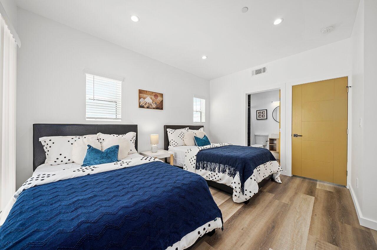 Varios Comfort Suite Los Angeles