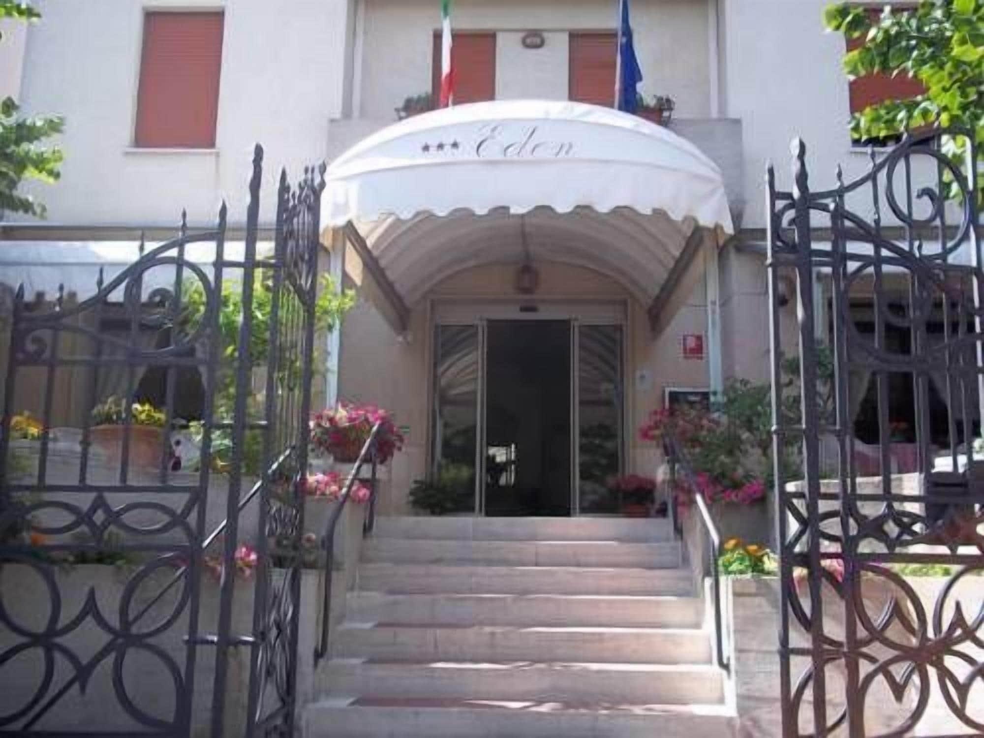 Vista Exterior Hotel Eden