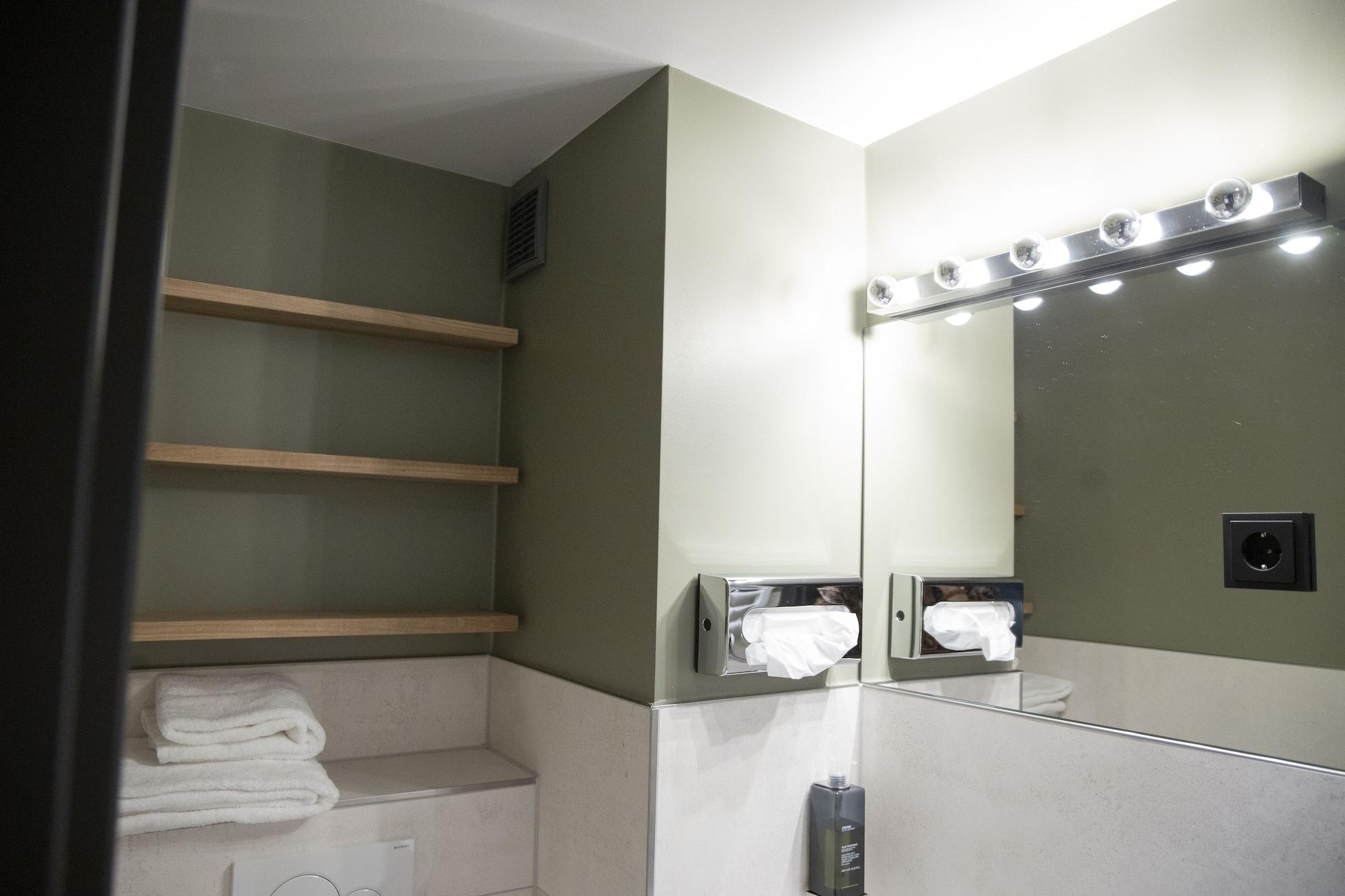 Comodidades do quarto Munich Rooms Hotel