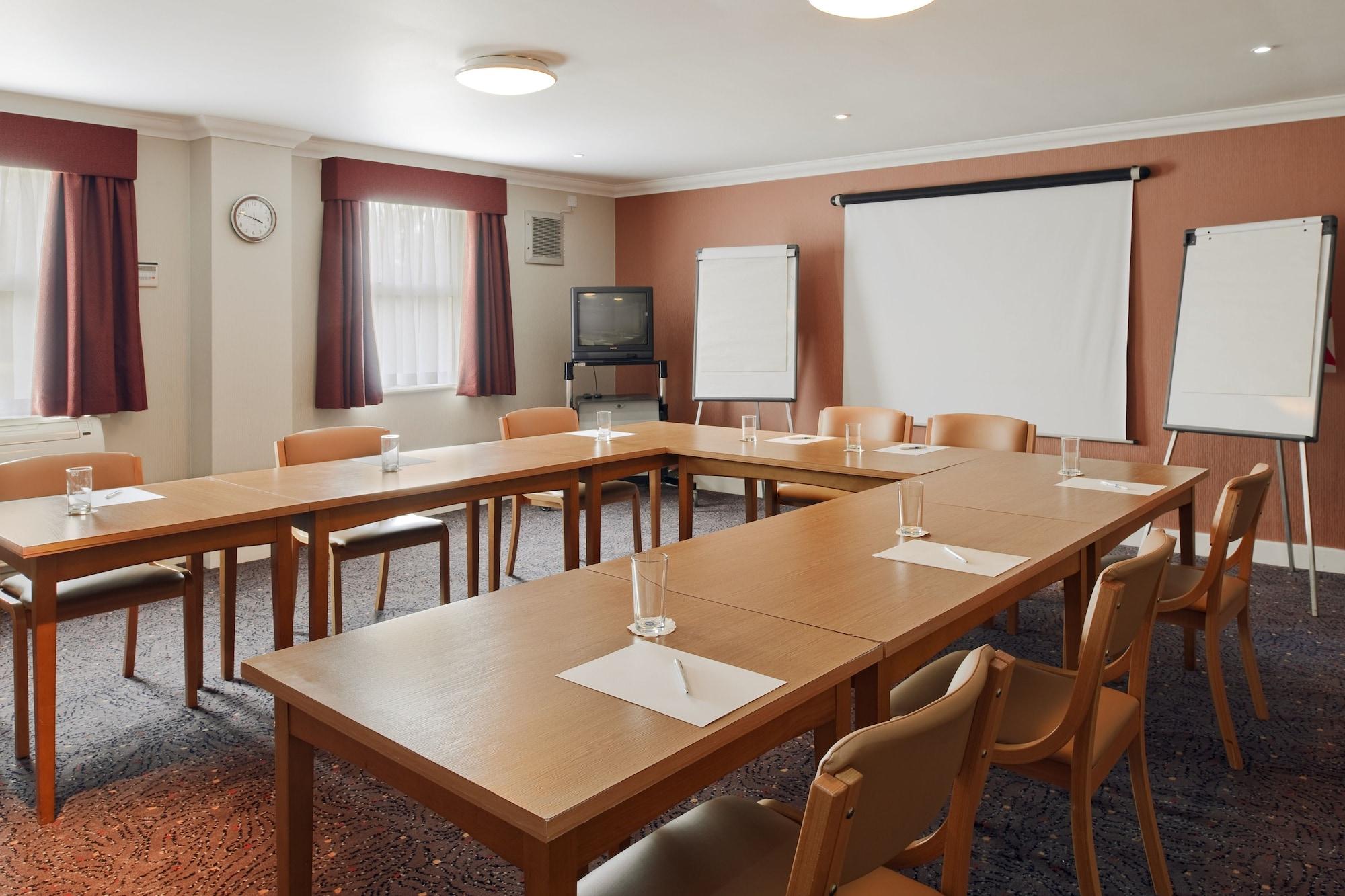 Sala de Reuniones Holiday Inn Express Glenrothes by IHG