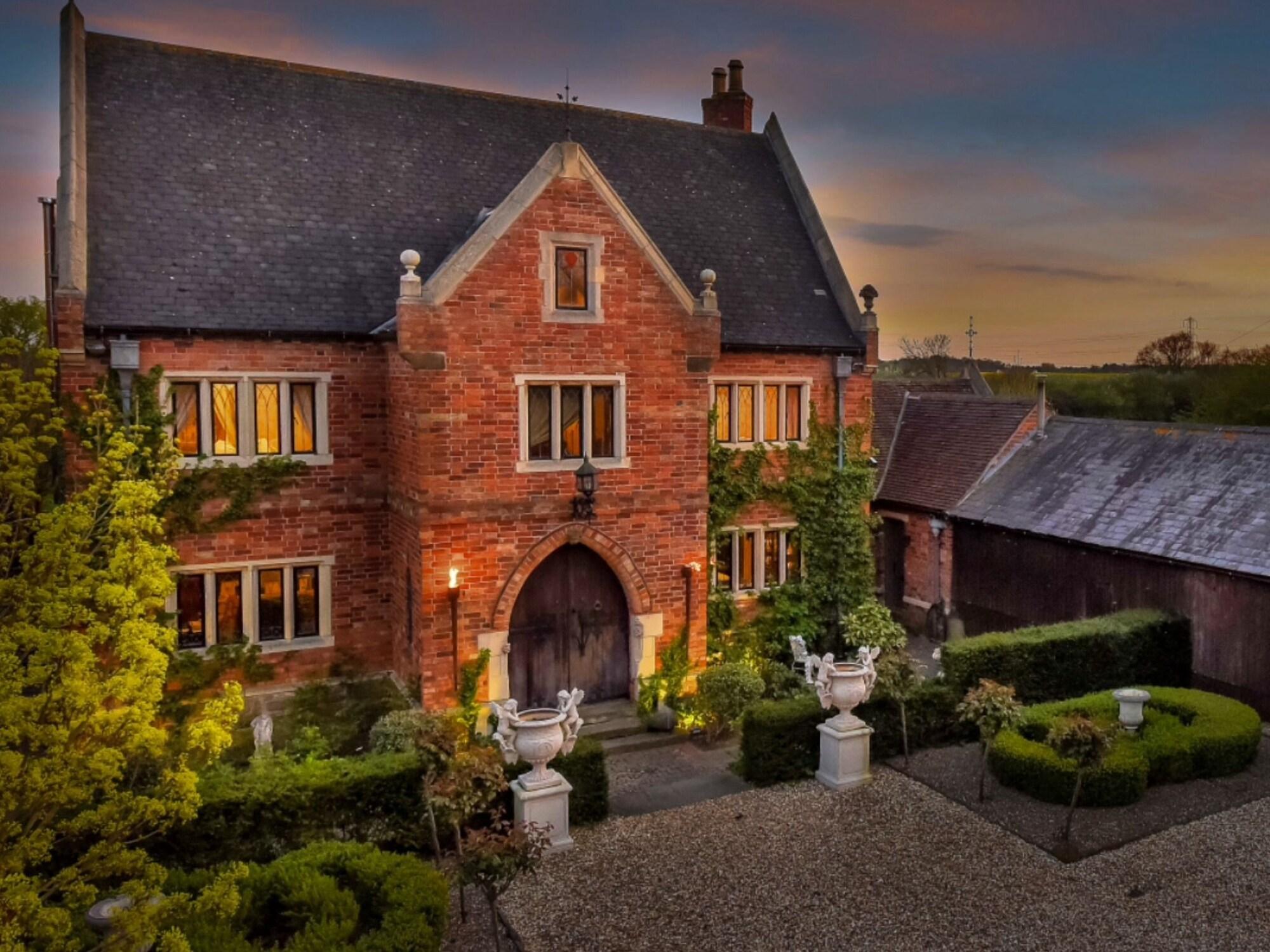 Varios Manor Court