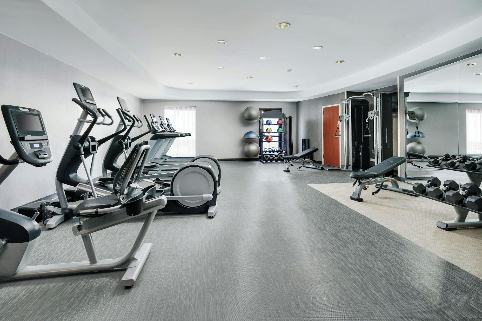Gimnasio Courtyard By Marriott Farmington