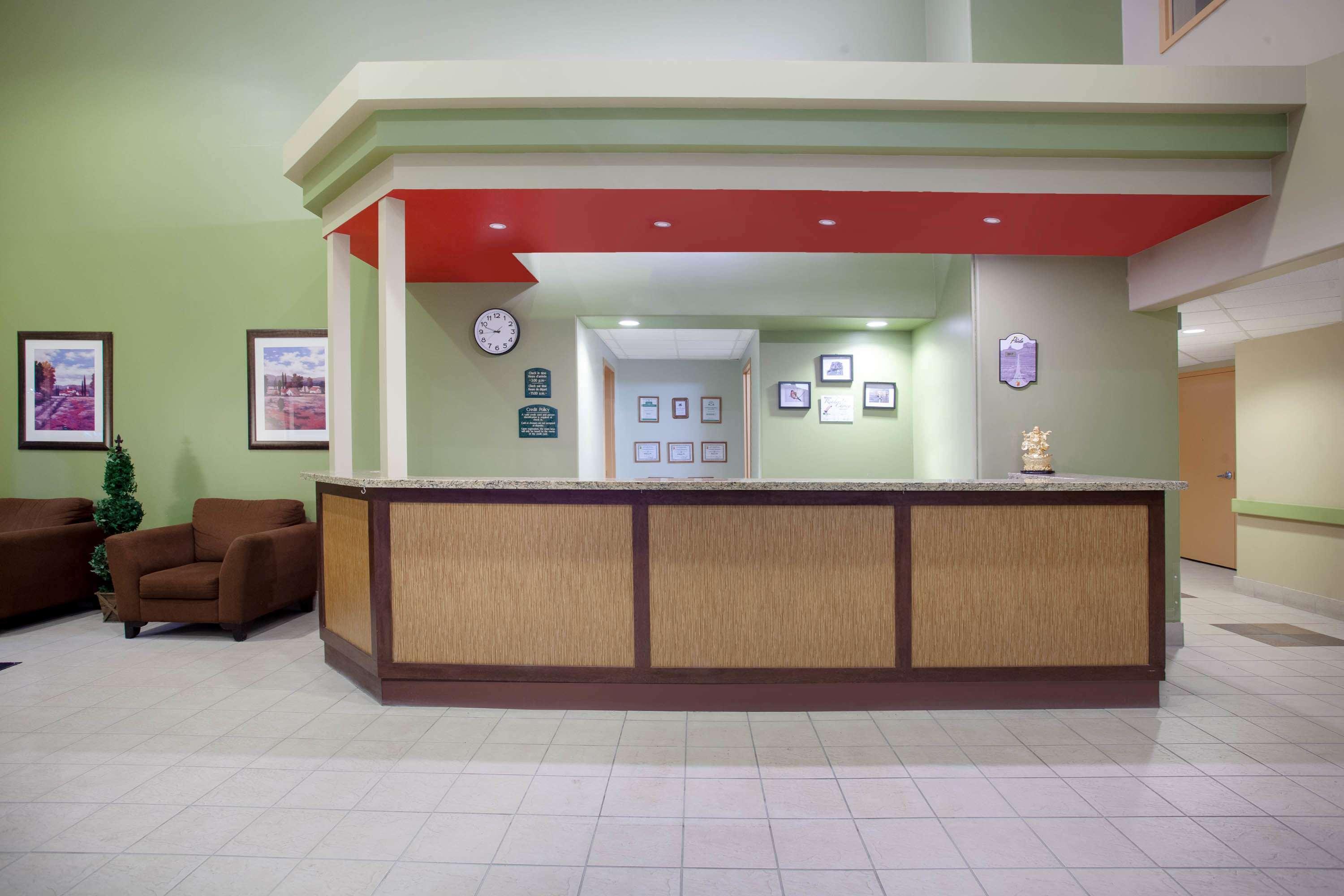Vista Lobby Super 8 by Wyndham Midland