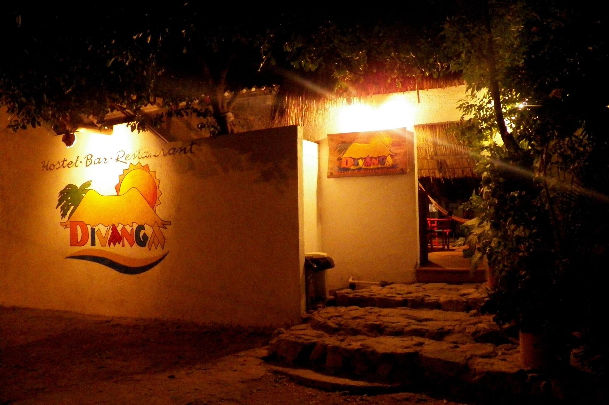 Vista Exterior Divanga Hostel