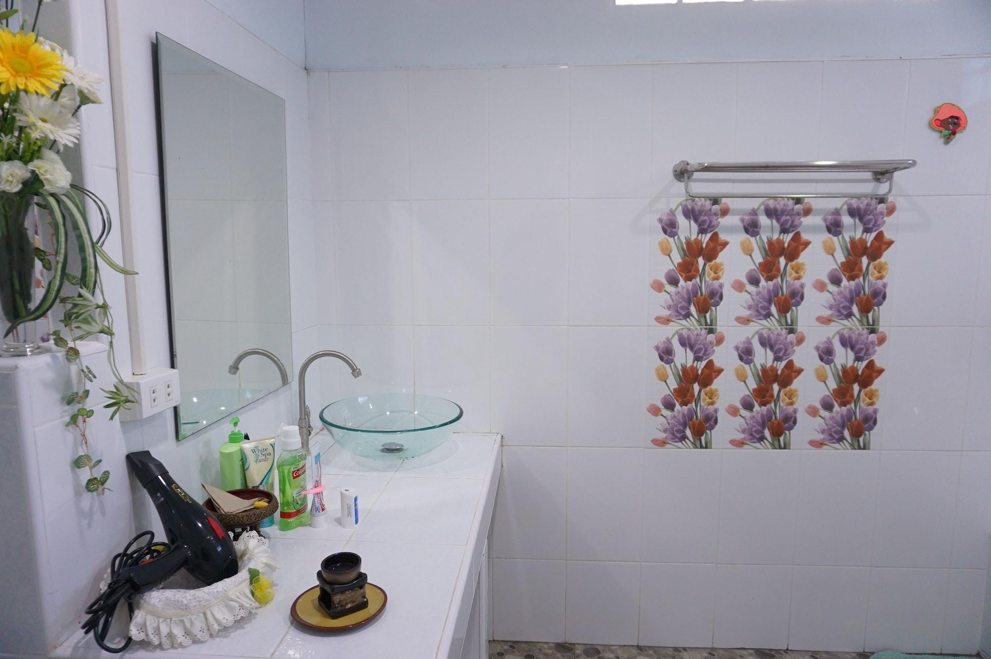 Equipamiento de Habitación Garden Homestay Suratthani