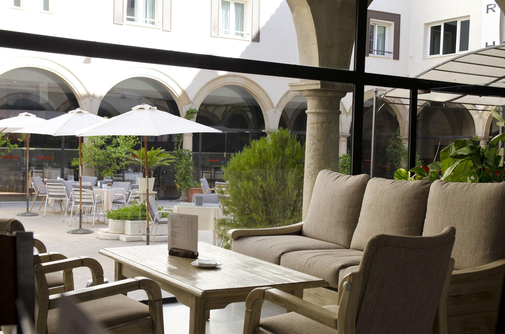 Bar/Salón TRH Ciudad de Baeza