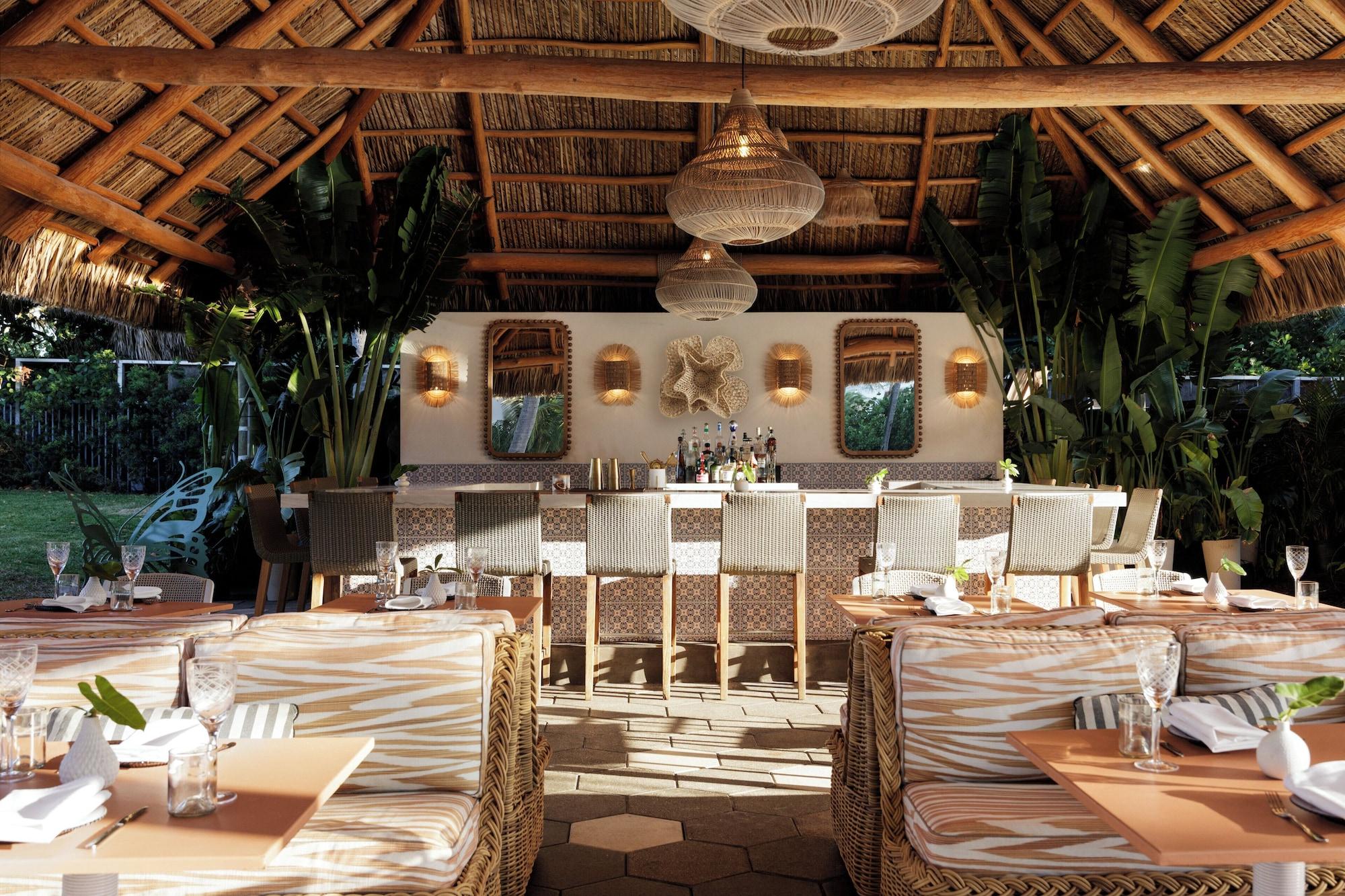 Restaurant Kimpton Surfcomber Hotel by IHG