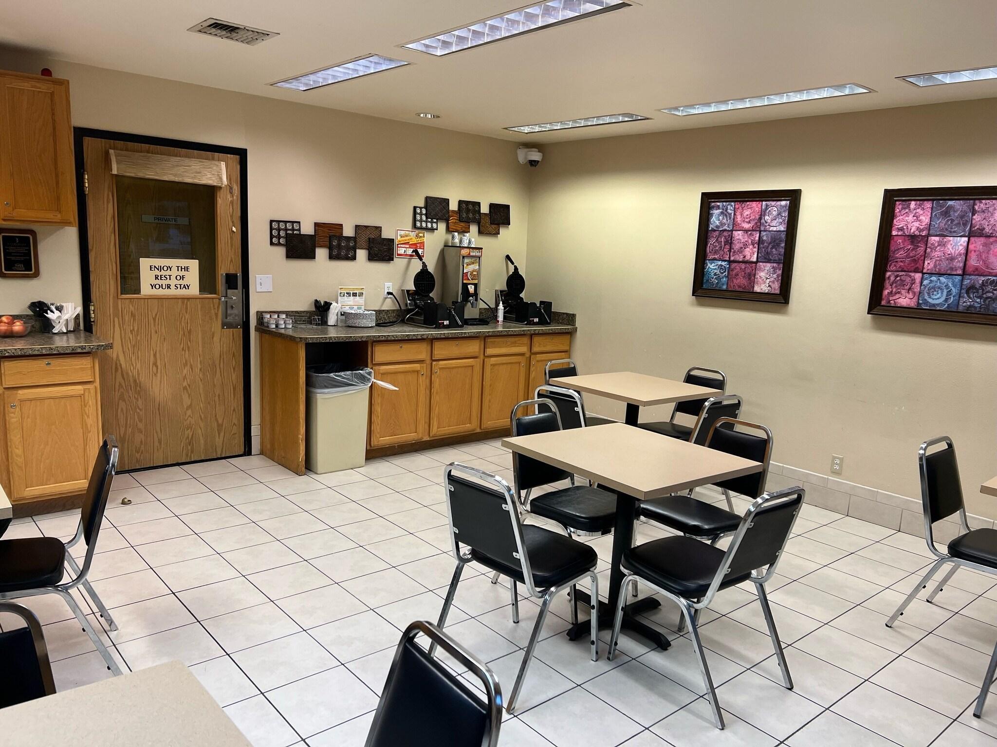 Restaurant Lavissh Inn & Suites