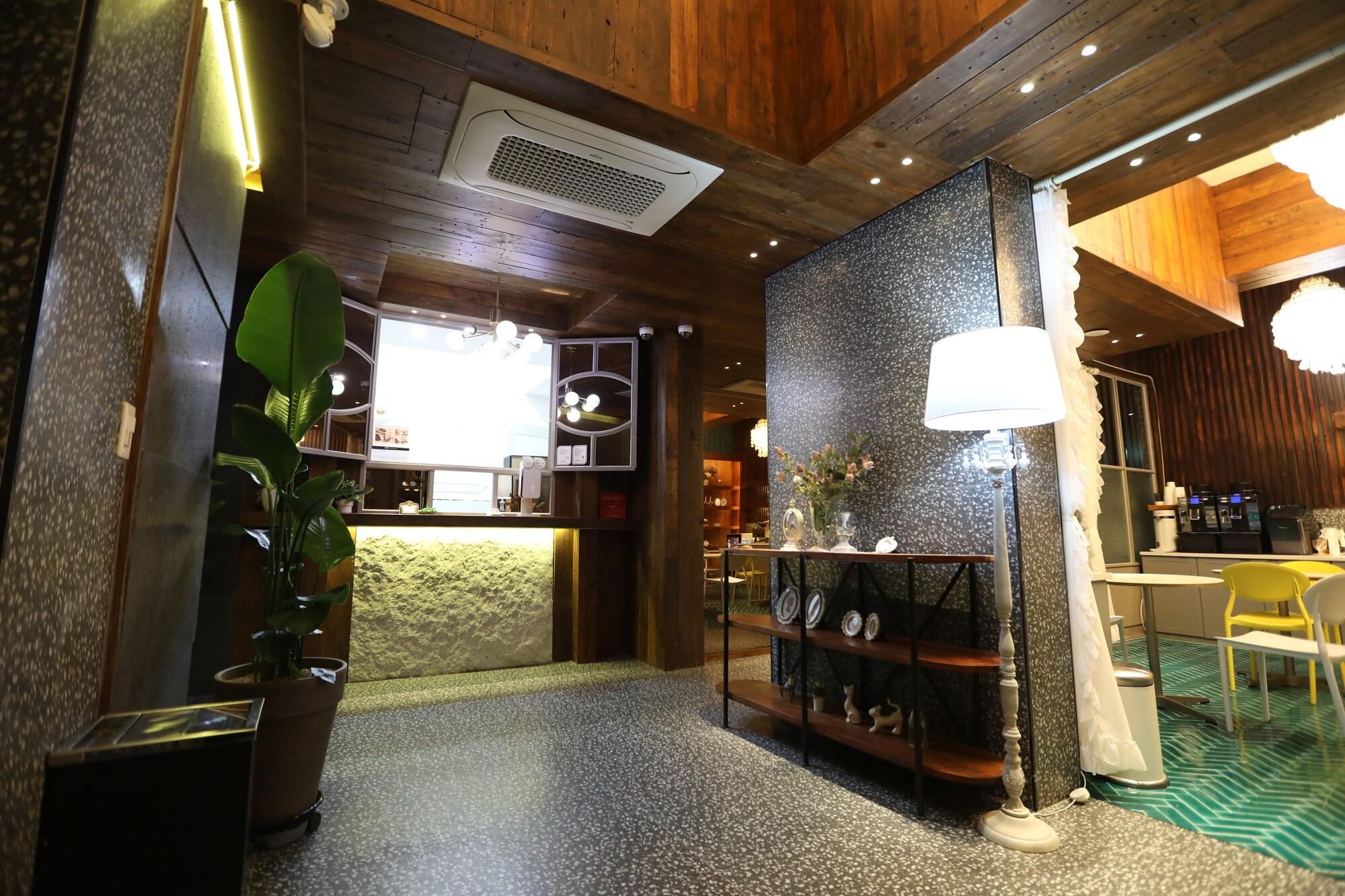 Vista Lobby February Hotel Sungseo