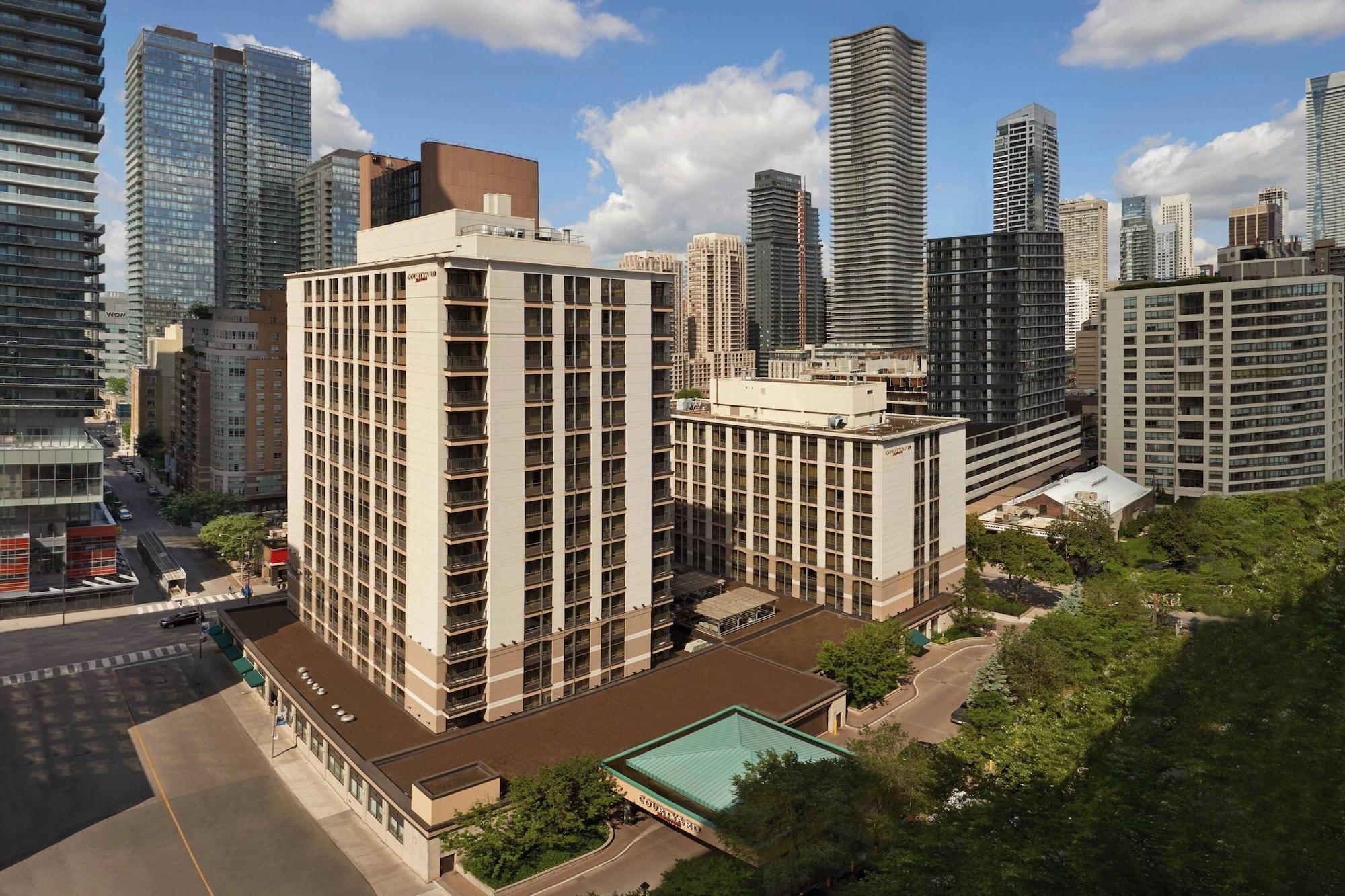 Vista Exterior Courtyard by Marriott Downtown Toronto