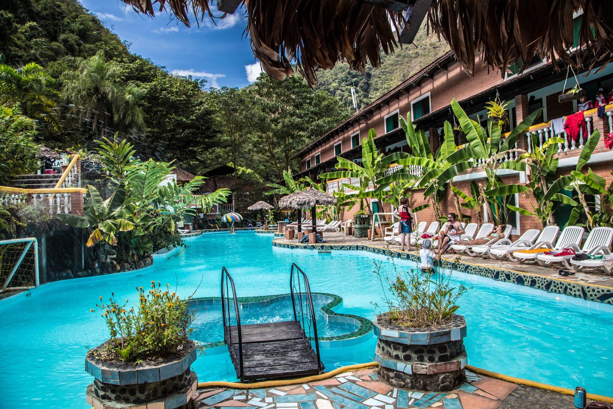 Vista Piscina Hotel Rio Selva Resort Yungas