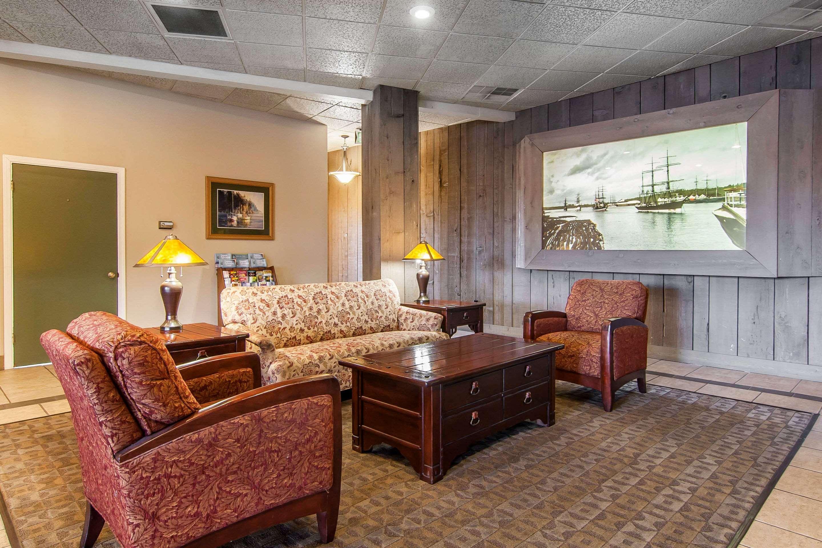 Vista Lobby Quality Inn & Suites at Coos Bay
